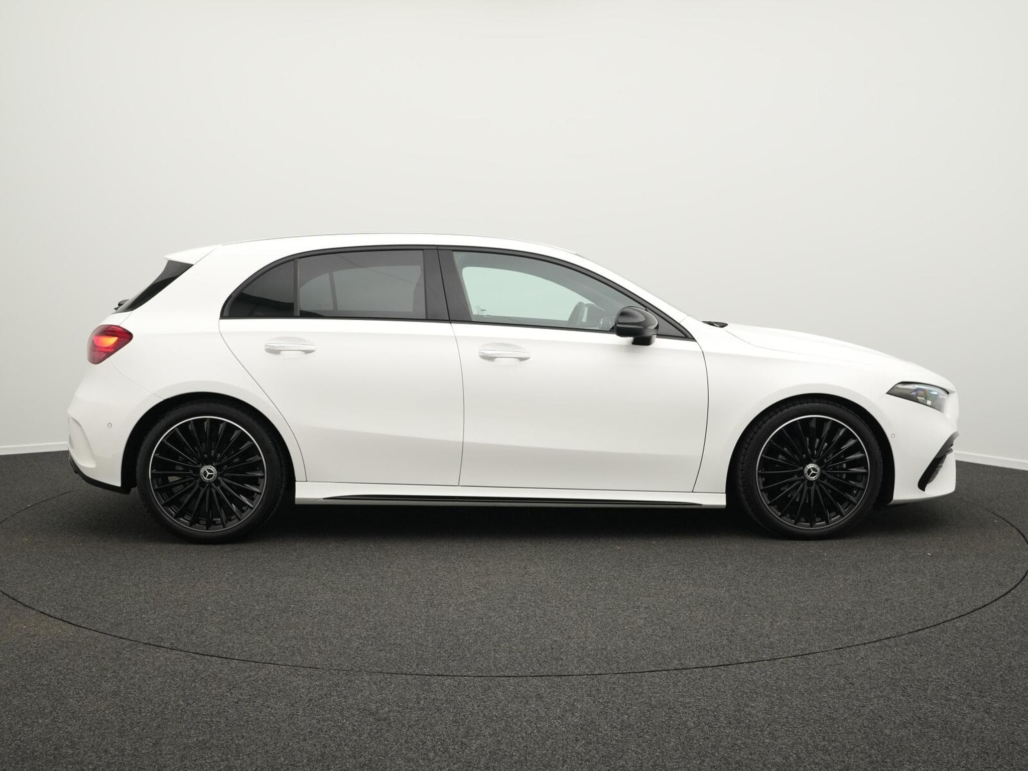 Mercedes A 200 d AMG-Line MUlti+Kamera+Night+19" (2025) - Foto 5