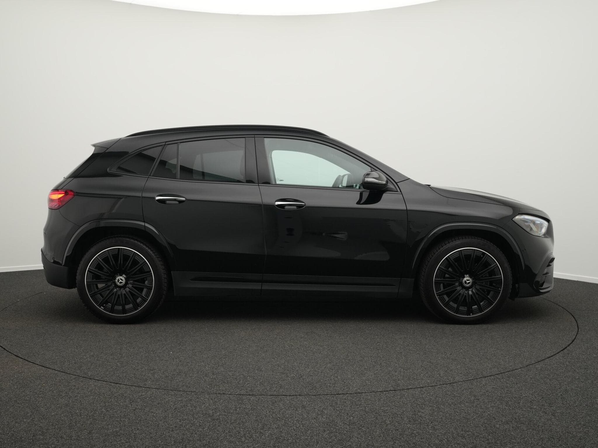 Mercedes GLA 200 d AMG-Line Multi+Kamera+Night+20"+AHK (2025) - Foto 5