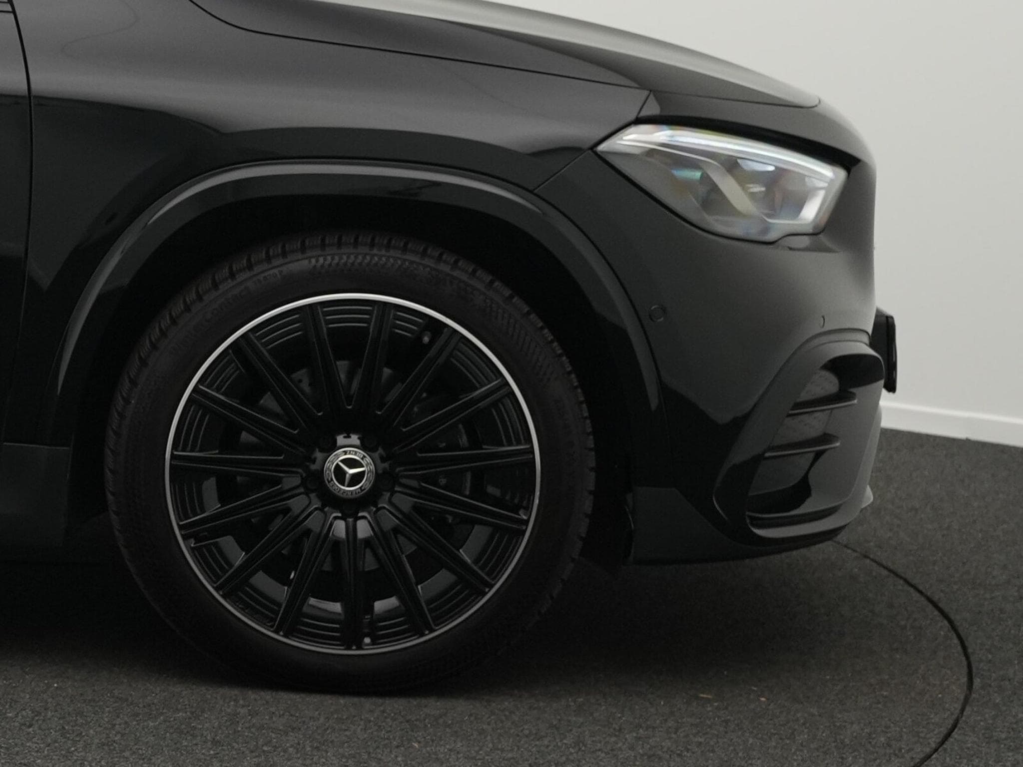 Mercedes GLA 200 d AMG-Line Multi+Kamera+Night+20"+AHK (2025) - Foto 6
