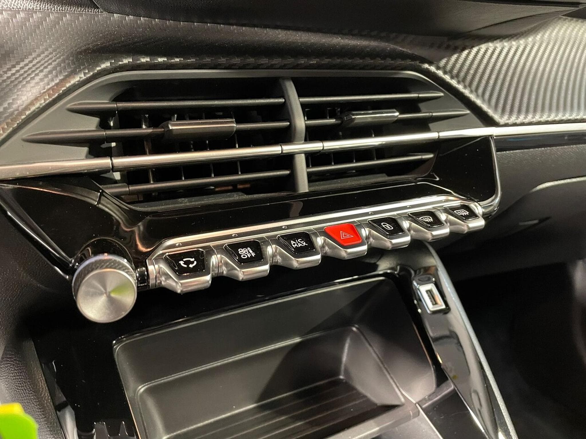 Peugeot 208 1.2 ESSENCE 75 CV STYLE CARPLAY 5P (2024) - Photo 5