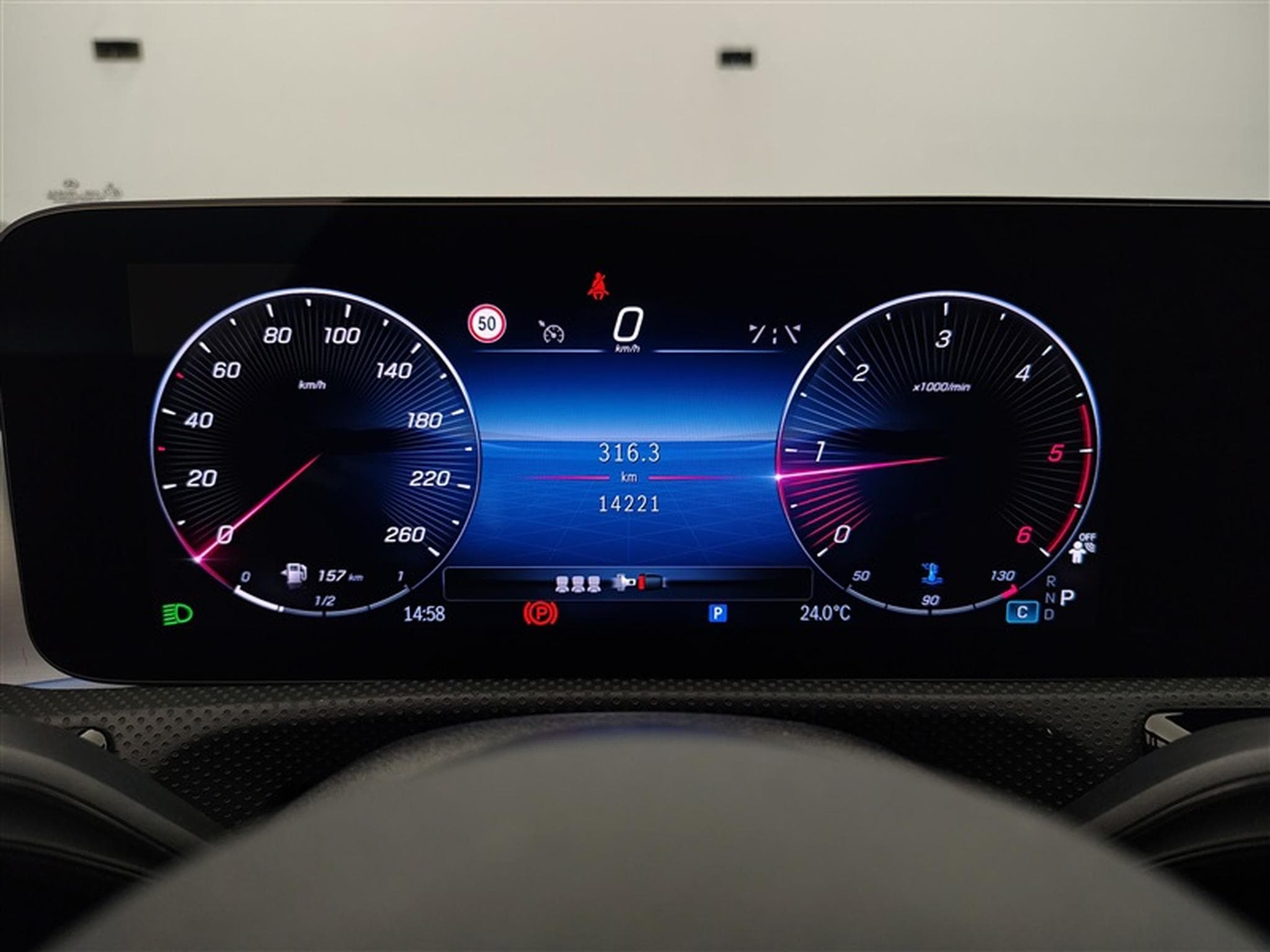 Mercedes CLA 180 CLA 2.0D **AMG/AUTO/PANO/NAVI/ALCANTARA /FULL LED** (2025) - Photo 10