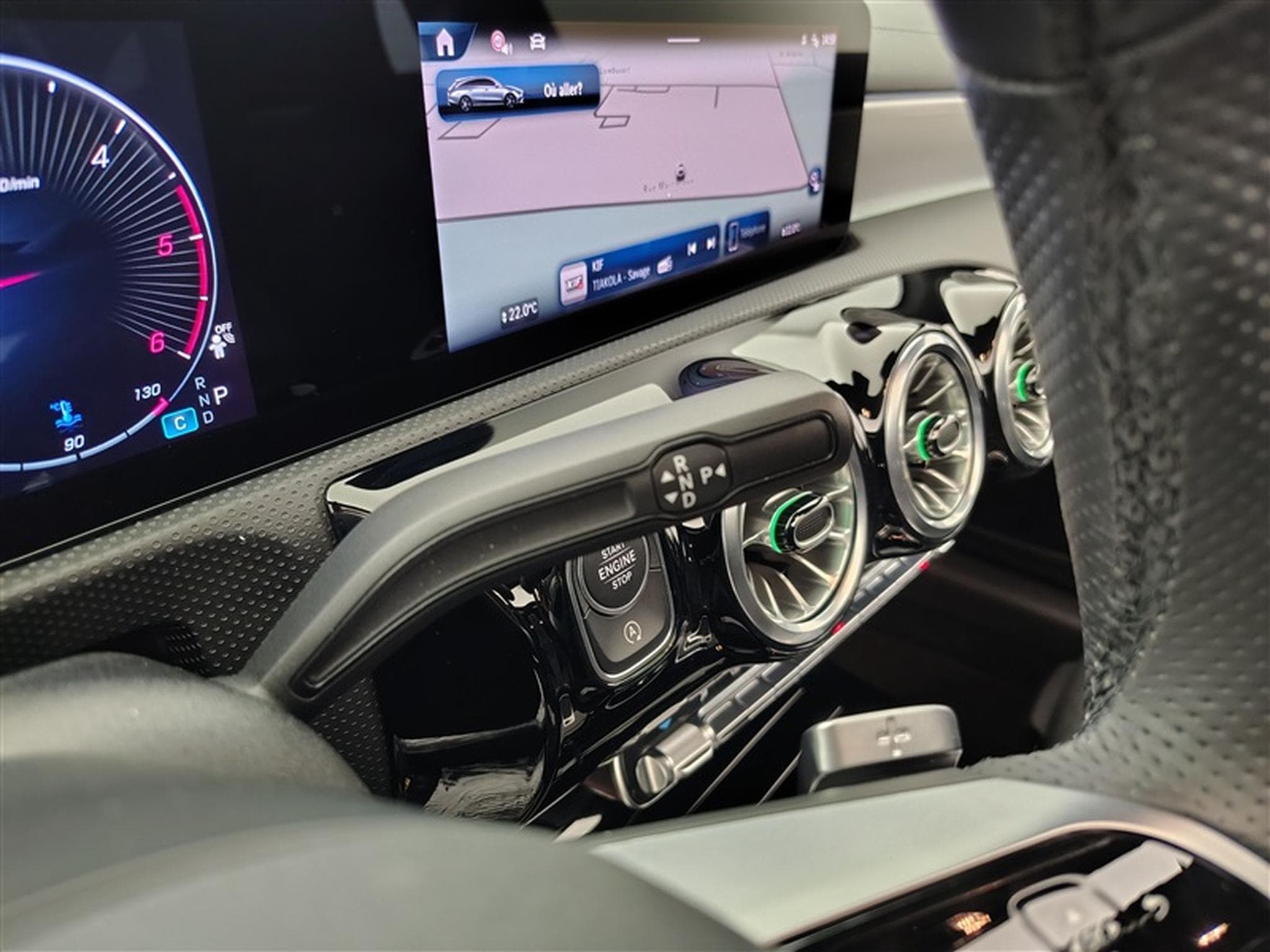 Mercedes CLA 180 CLA 2.0D **AMG/AUTO/PANO/NAVI/ALCANTARA /FULL LED** (2025) - Photo 12
