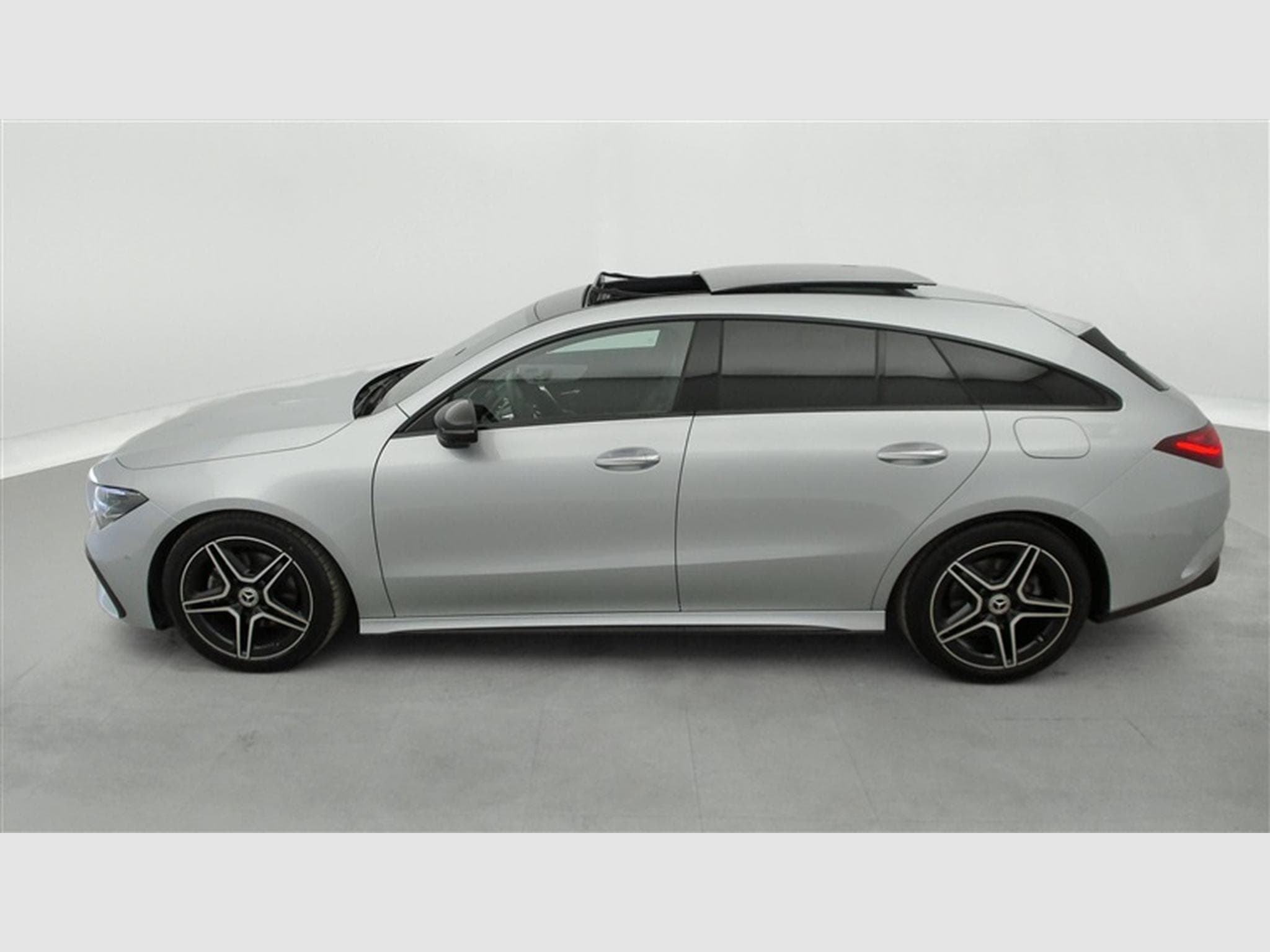 Mercedes CLA 180 CLA 2.0D **AMG/AUTO/PANO/NAVI/ALCANTARA /FULL LED** (2025) - Photo 3