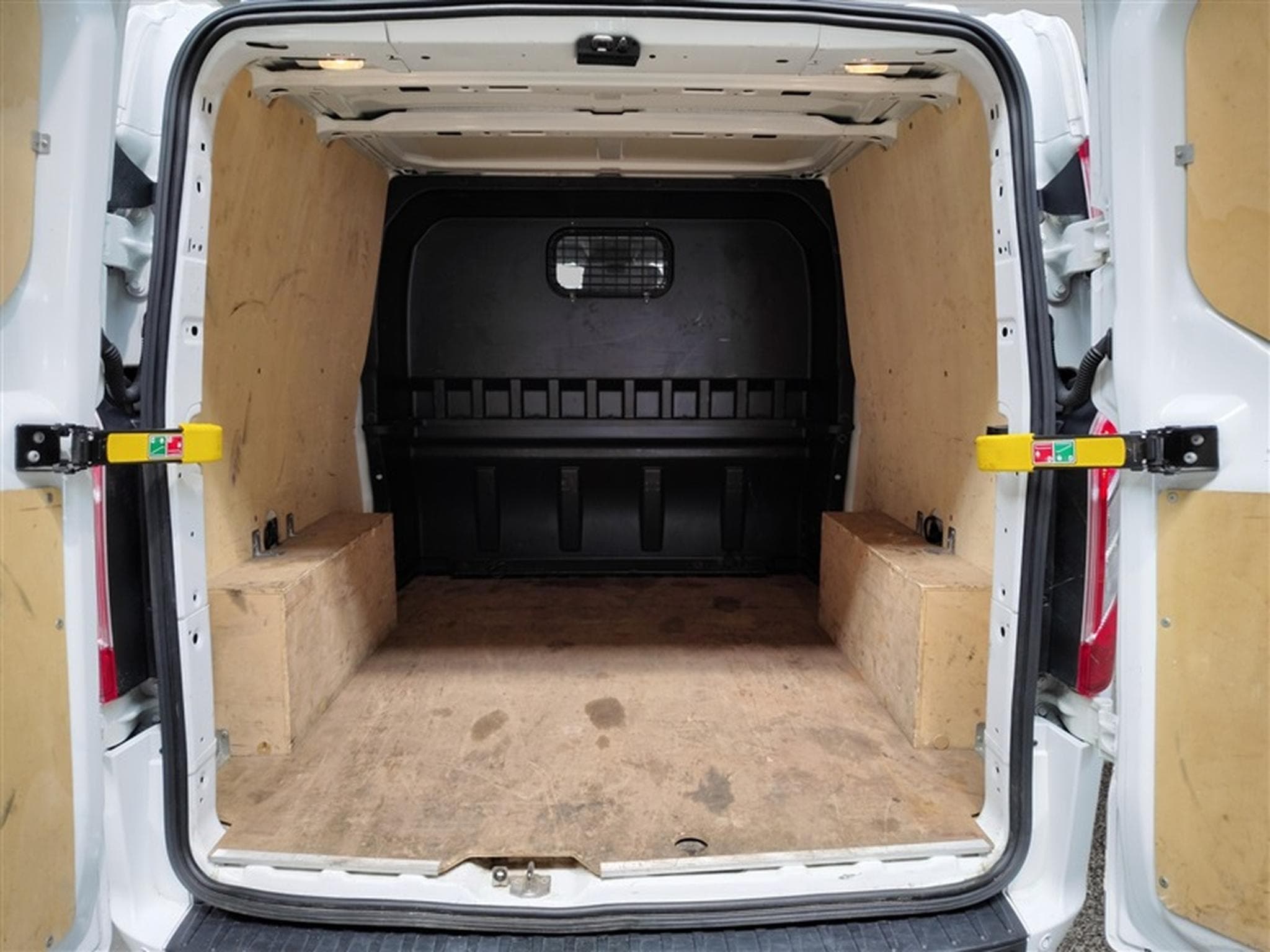 Ford Transit 2.0 TDCi L2H1 320 Dble Cab. CLIM / PDC AV-AR (2022) - Photo 14