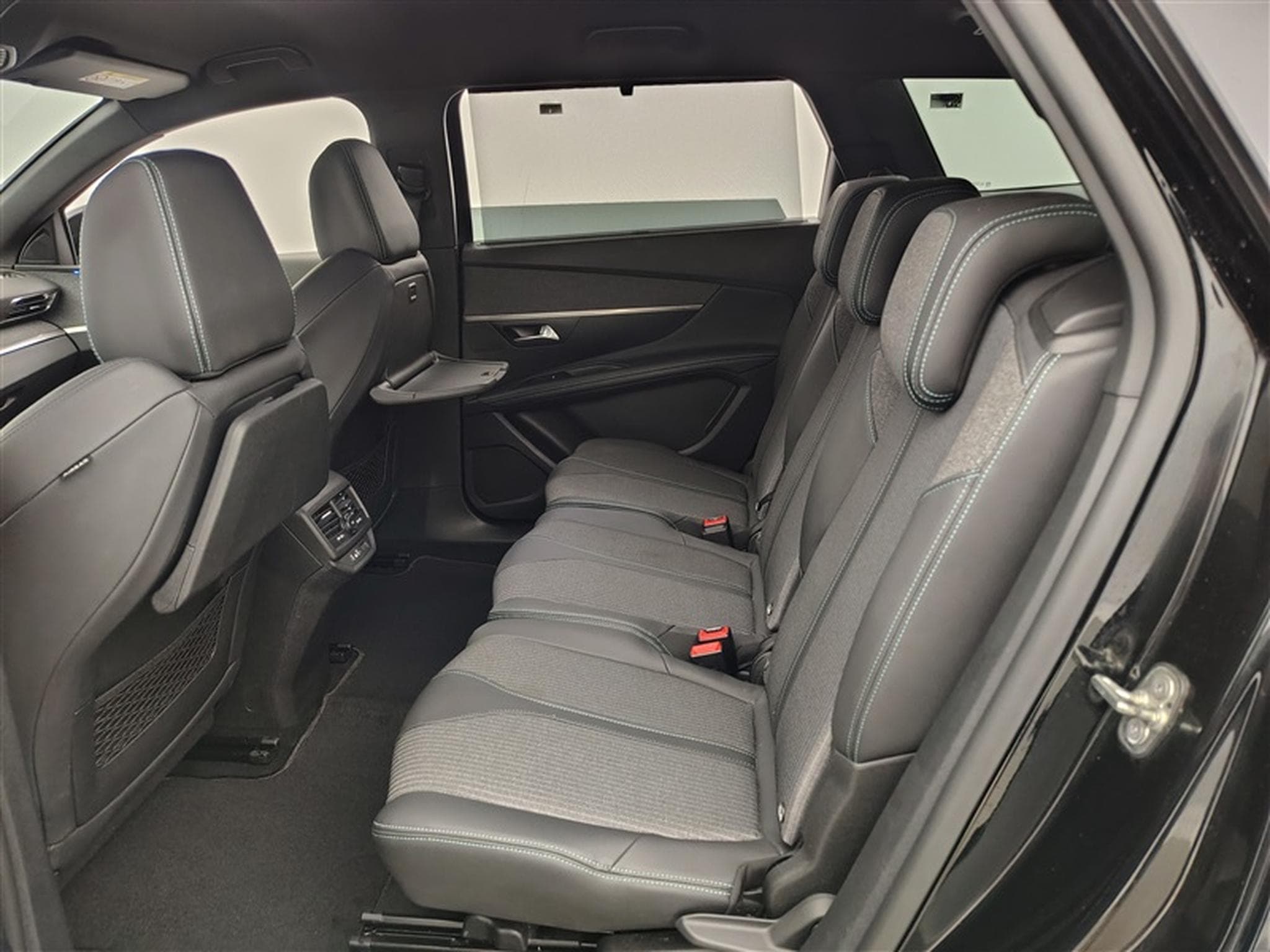 Peugeot 5008 1.2 PureTech 130Cv EAT8 Allure Pack 7PL / NAVI / CARPLAY (2023) - Photo 13