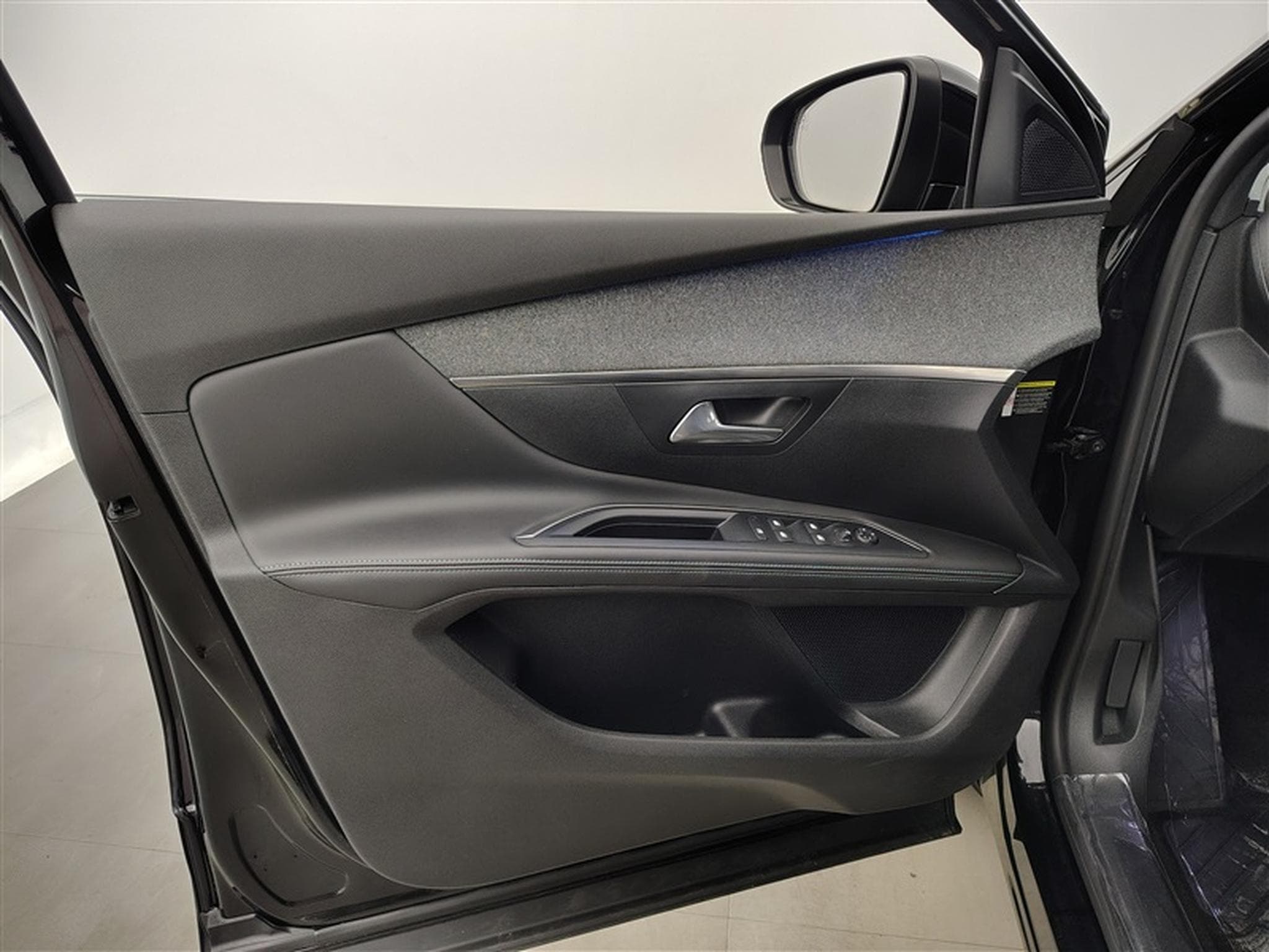 Peugeot 5008 1.2 PureTech 130Cv EAT8 Allure Pack 7PL / NAVI / CARPLAY (2023) - Photo 17
