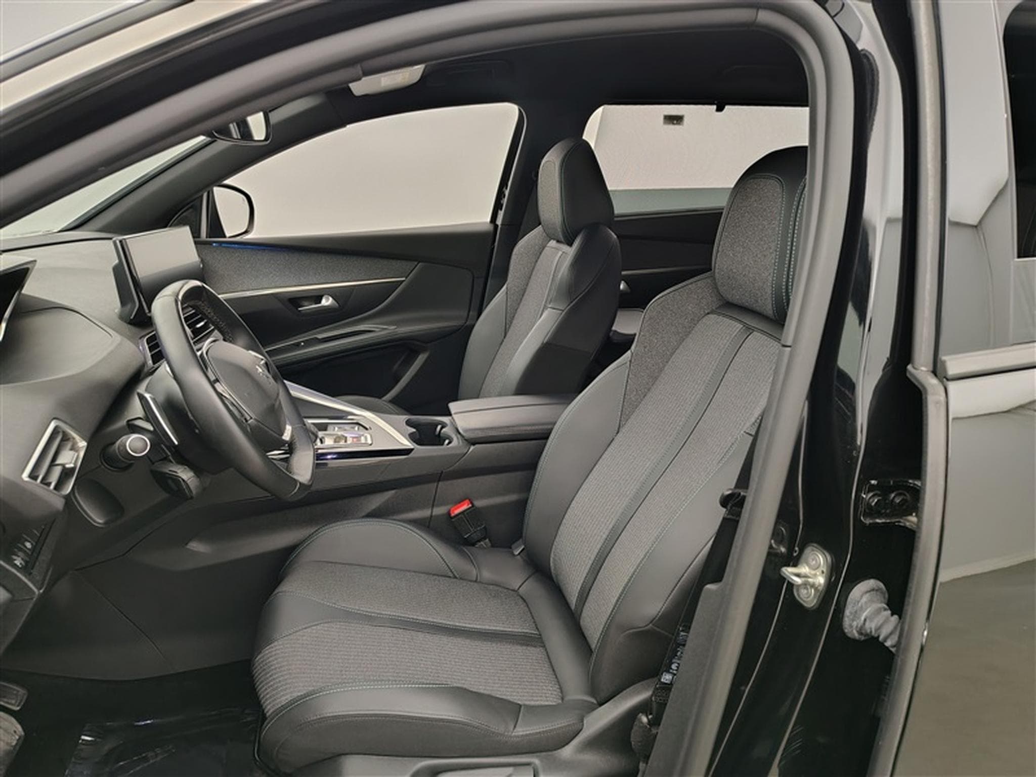 Peugeot 5008 1.2 PureTech 130Cv EAT8 Allure Pack 7PL / NAVI / CARPLAY (2023) - Photo 7