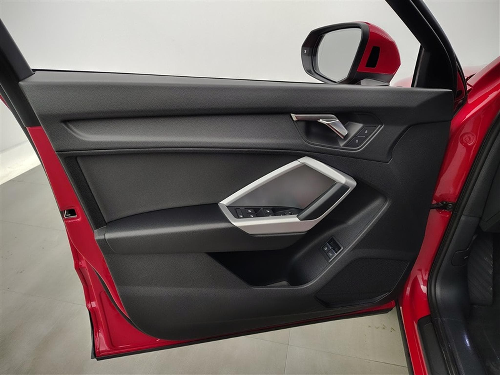 Audi Q3 Sportback PHEV 45 TFSIe S-tronic 180 NAVI / FULL LED (2023) - Photo 16
