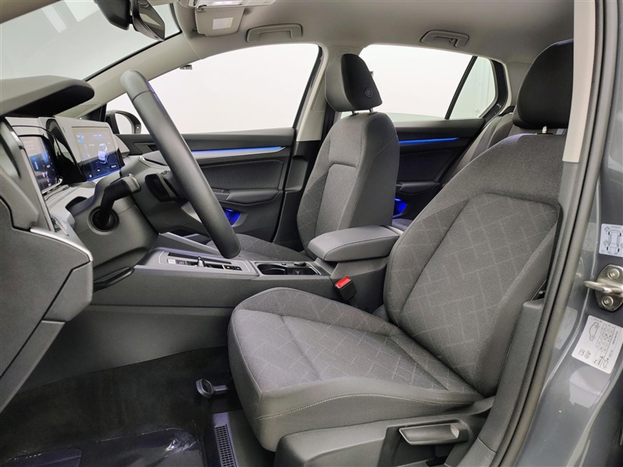 VW Golf 1.0 tsi Business DSG (2023) - Photo 7