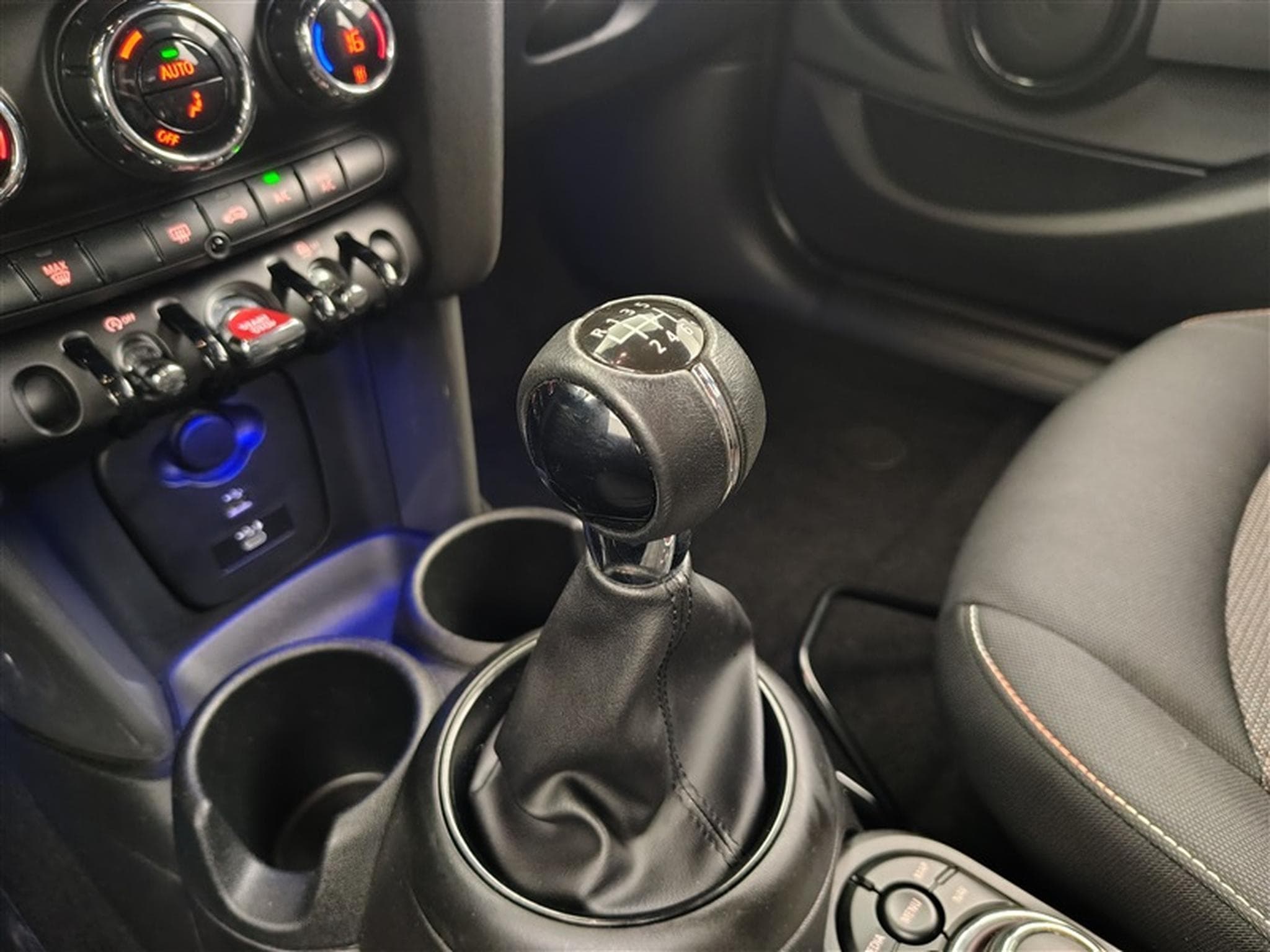 MINI Cooper Mini 1.5 One  Navi / Clim / PDC (2020) - Photo 12