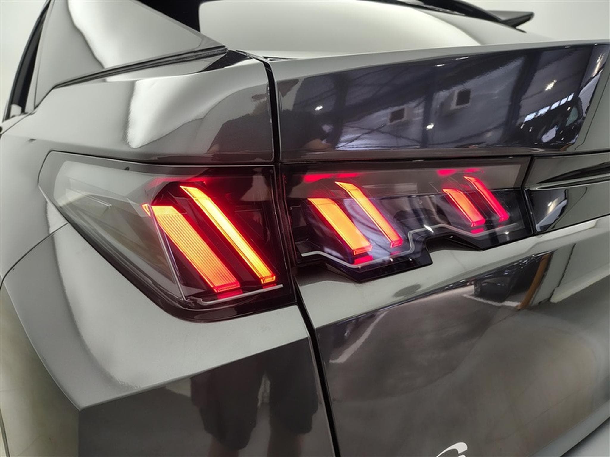 Peugeot 3008 1.2 Hybrid 136Cv e-DCS6 Allure S-CUIR / NAVI / CARPLAY (2025) - Photo 16