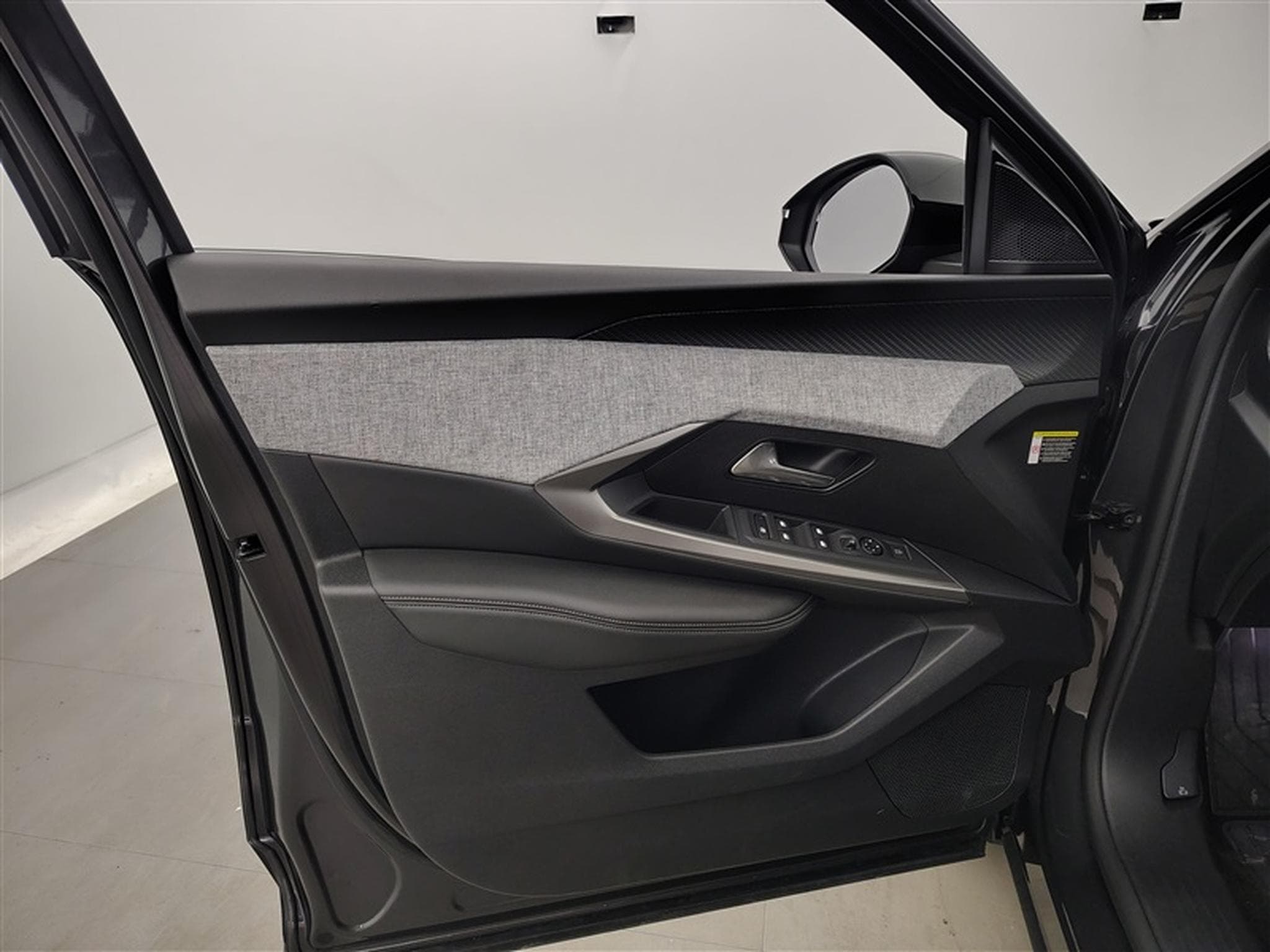 Peugeot 3008 1.2 Hybrid 136Cv e-DCS6 Allure S-CUIR / NAVI / CARPLAY (2025) - Photo 17