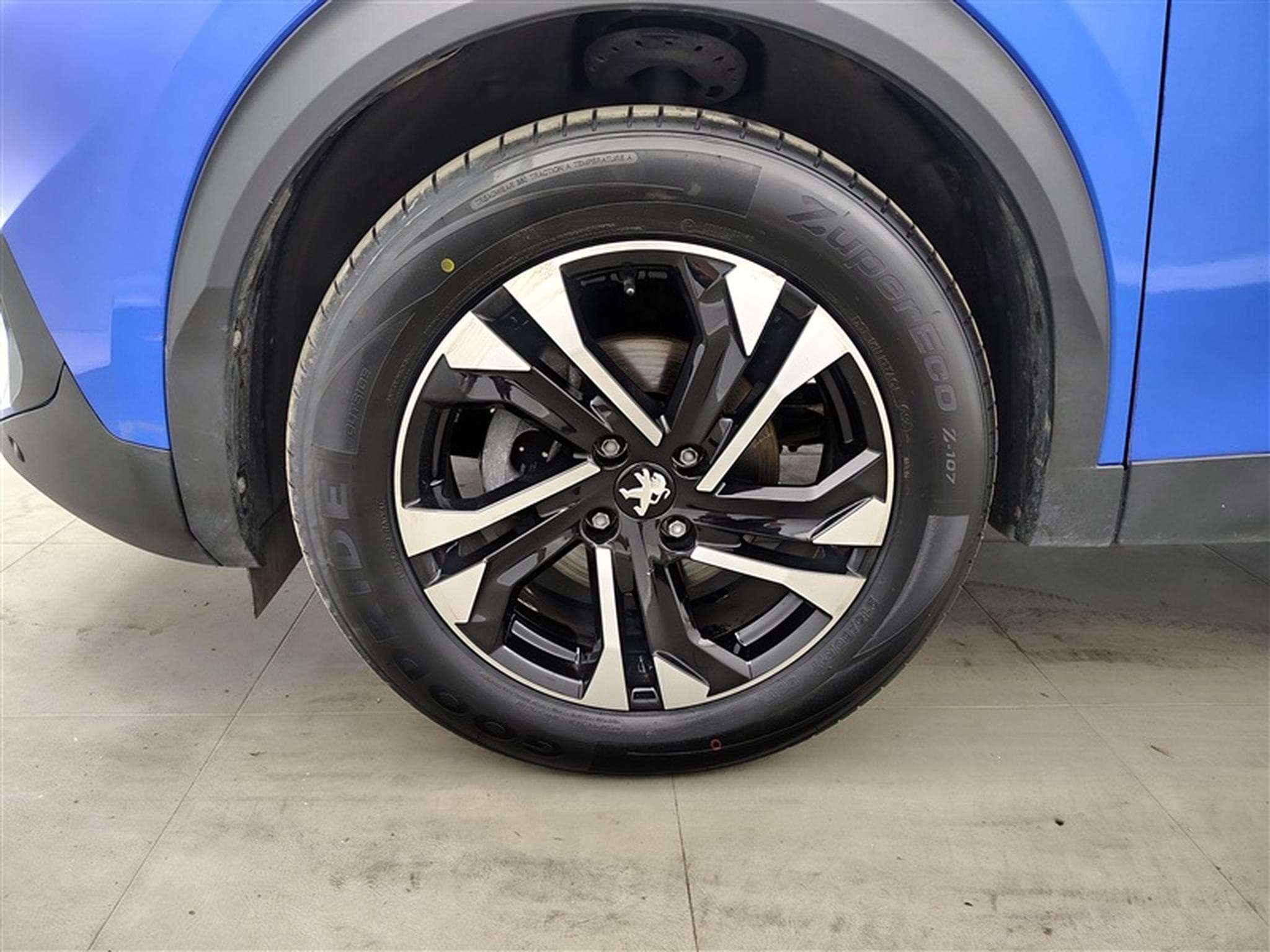 Peugeot 2008 1.2 PureTech 130Cv EAT8 Allure NAVI / CAMERA / ALU (2020) - Photo 6