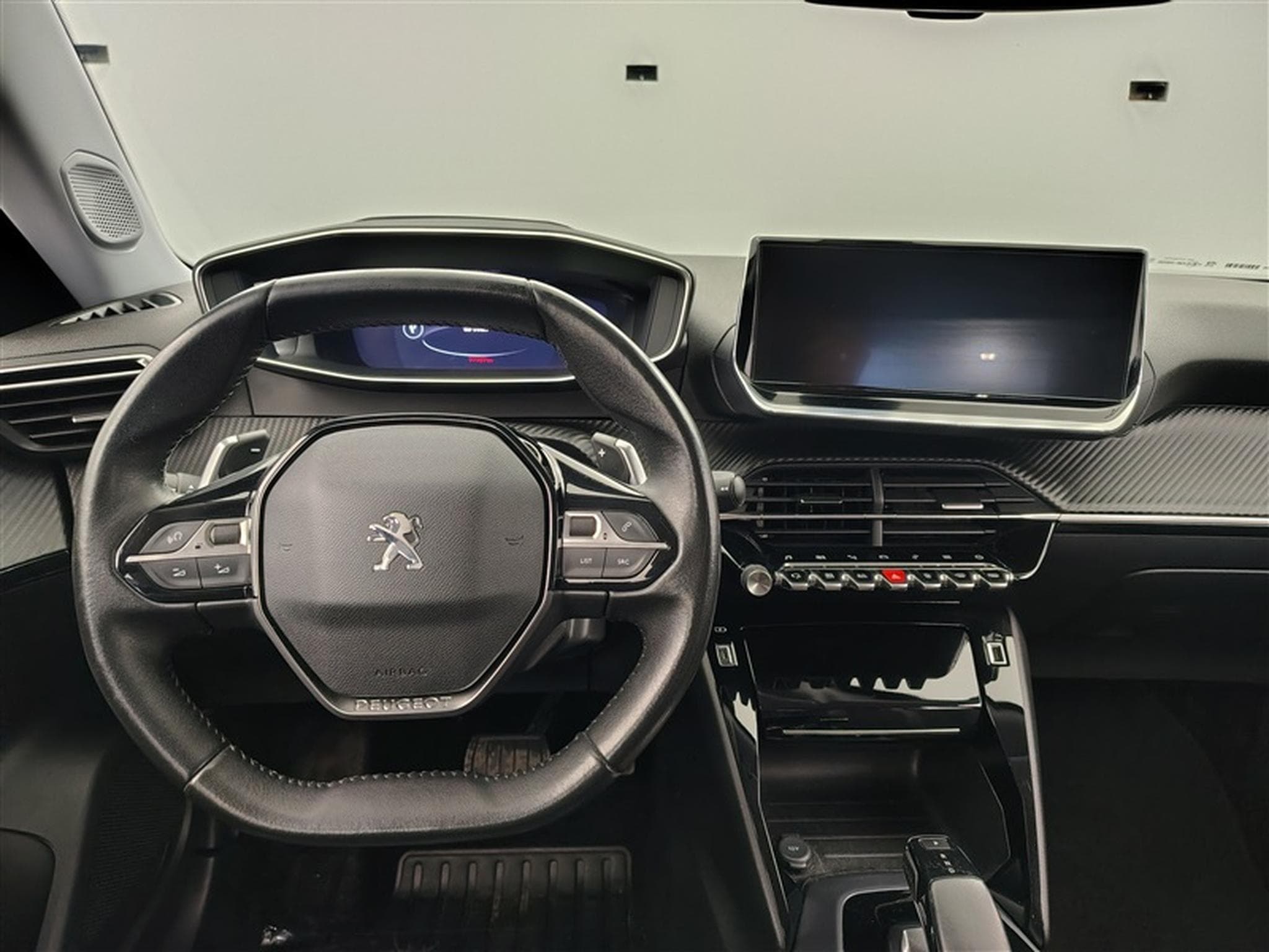 Peugeot 2008 1.2 PureTech 130Cv EAT8 Allure NAVI / CAMERA / ALU (2020) - Photo 9