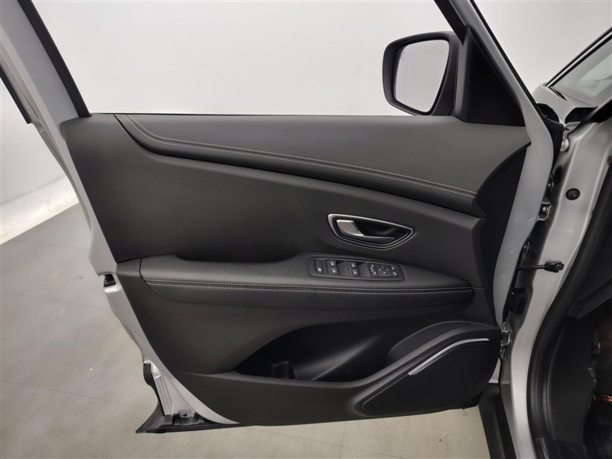 Renault Scenic 1.33 TCe Limited 3 GPF (2023) - Photo 16