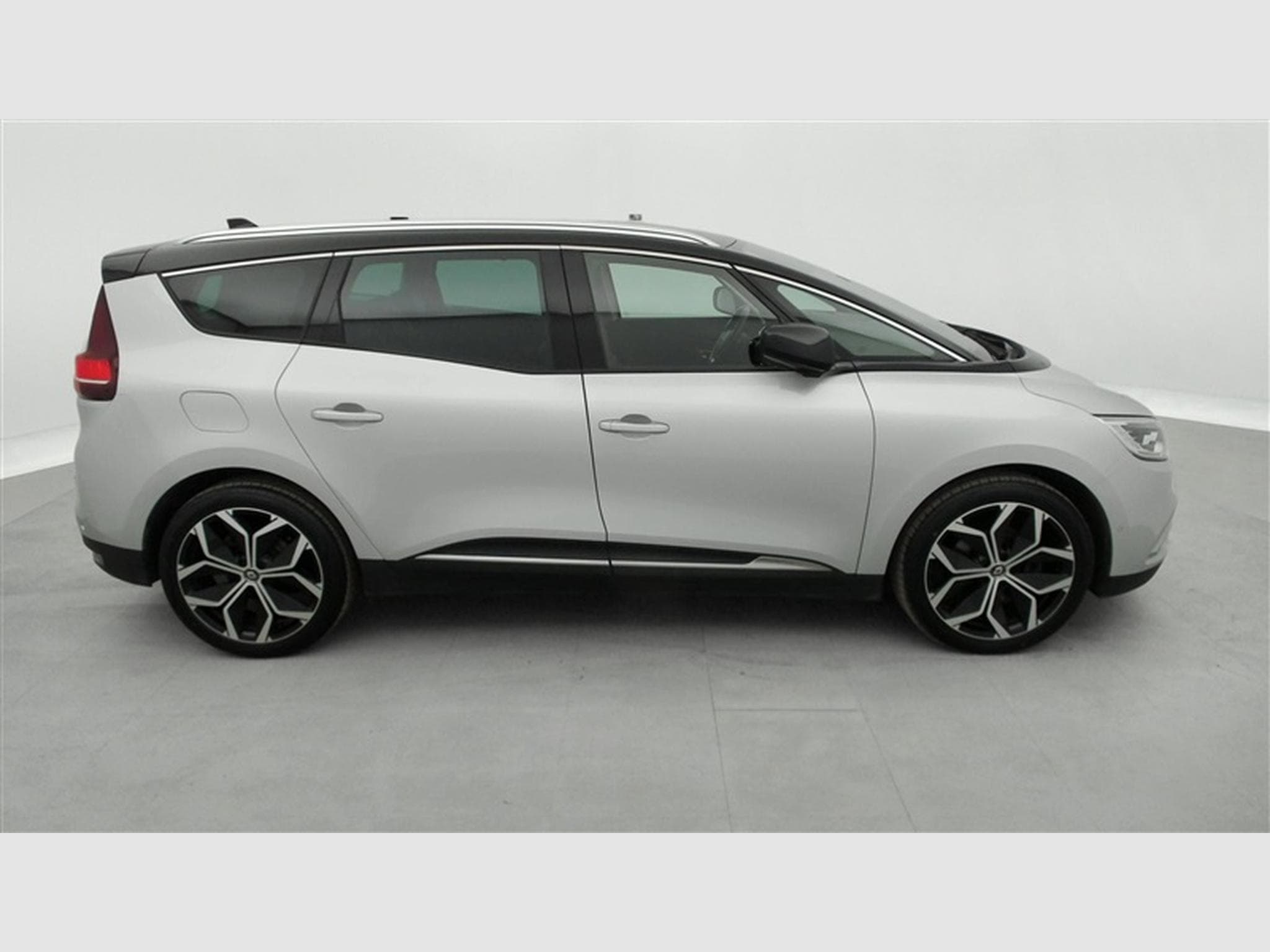 Renault Scenic 1.33 TCe Limited 3 GPF (2023) - Photo 24