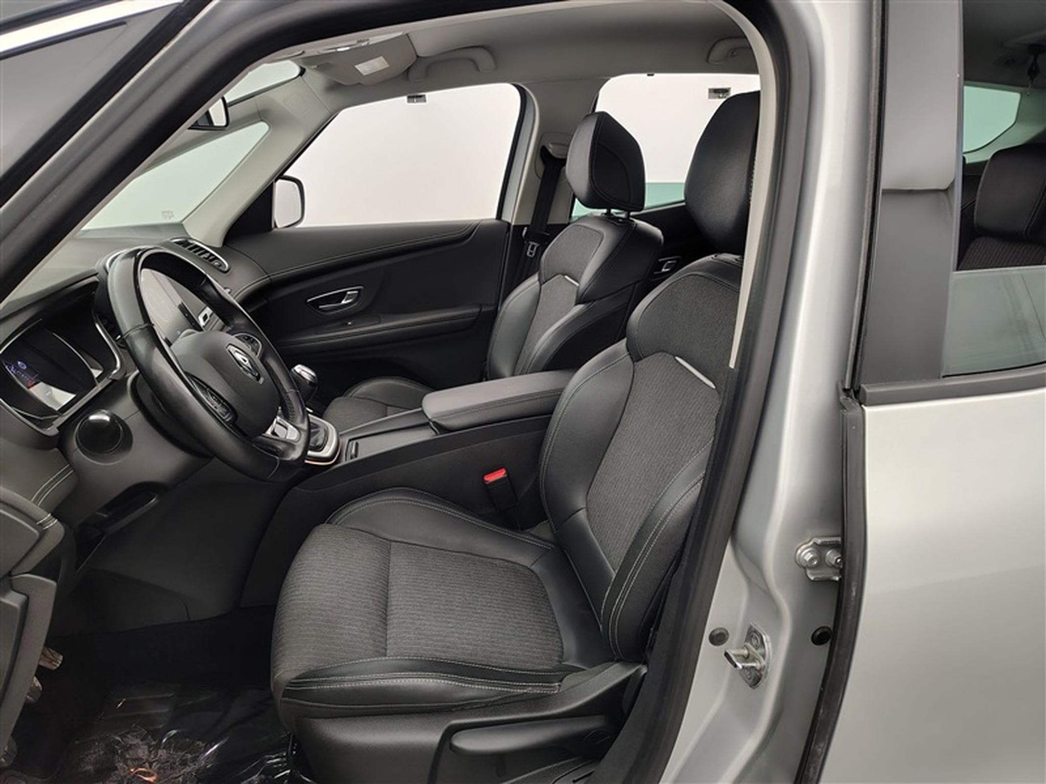 Renault Scenic 1.33 TCe Limited 3 GPF (2023) - Photo 7