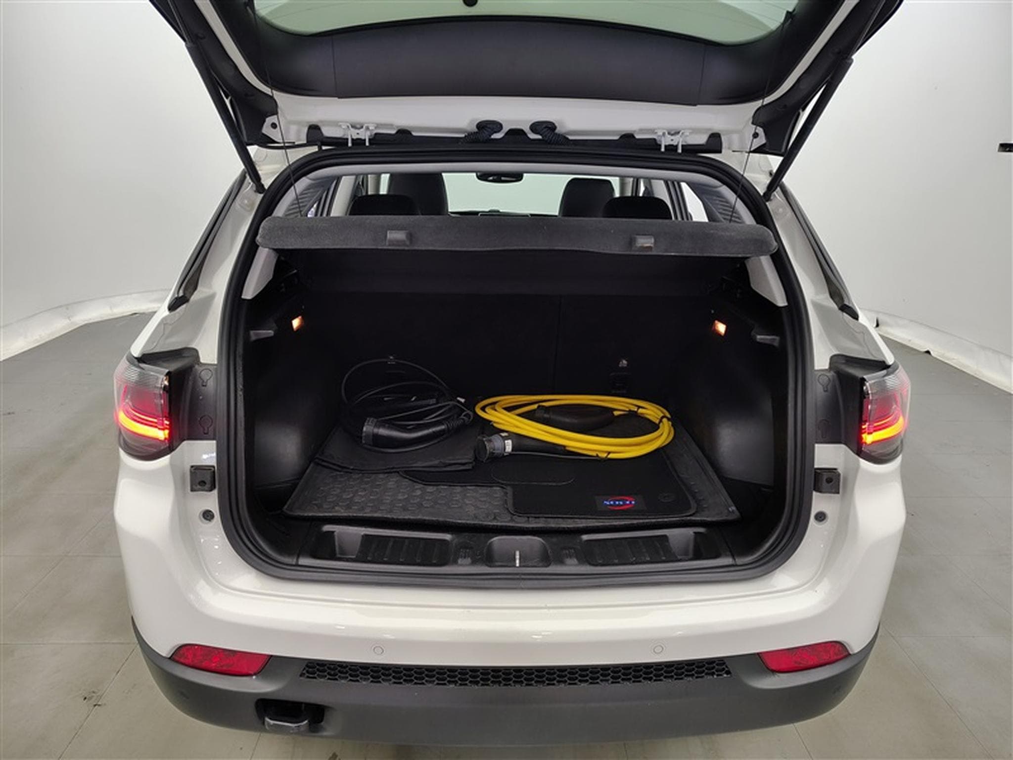 Jeep Compass PHEV 1.3 Turbo eAWD Trailhawk (2023) - Photo 14