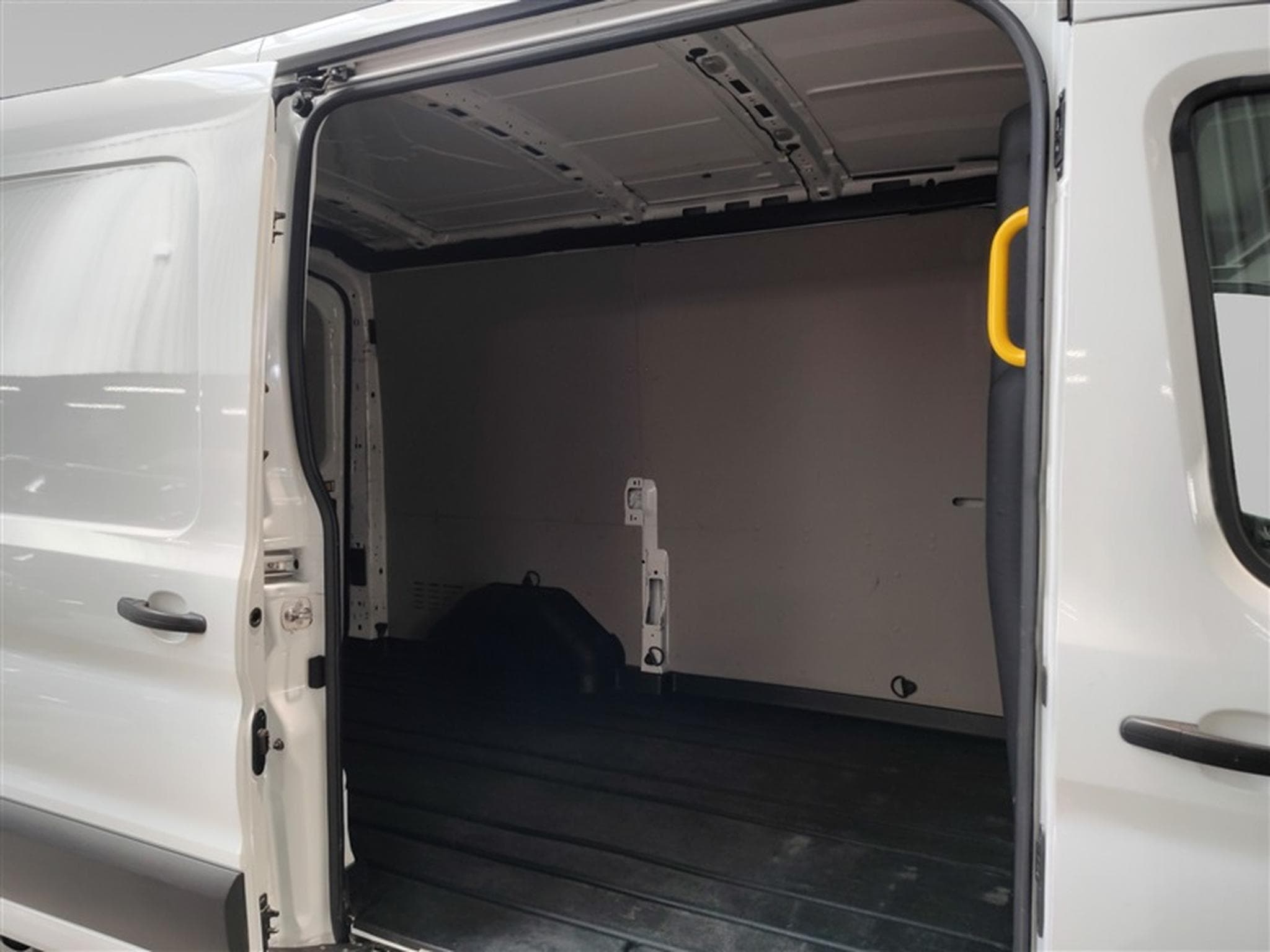 Ford Transit 2.0 TDCi L2H2 CLIM / PDC AV-AR (2023) - Photo 13