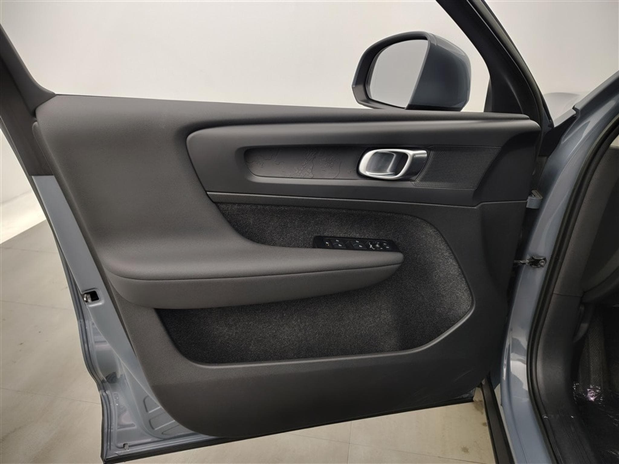Volvo XC40 1.5 T2 Momentum Core NAVI/FULL LED/JA/PDC (2022) - Photo 17
