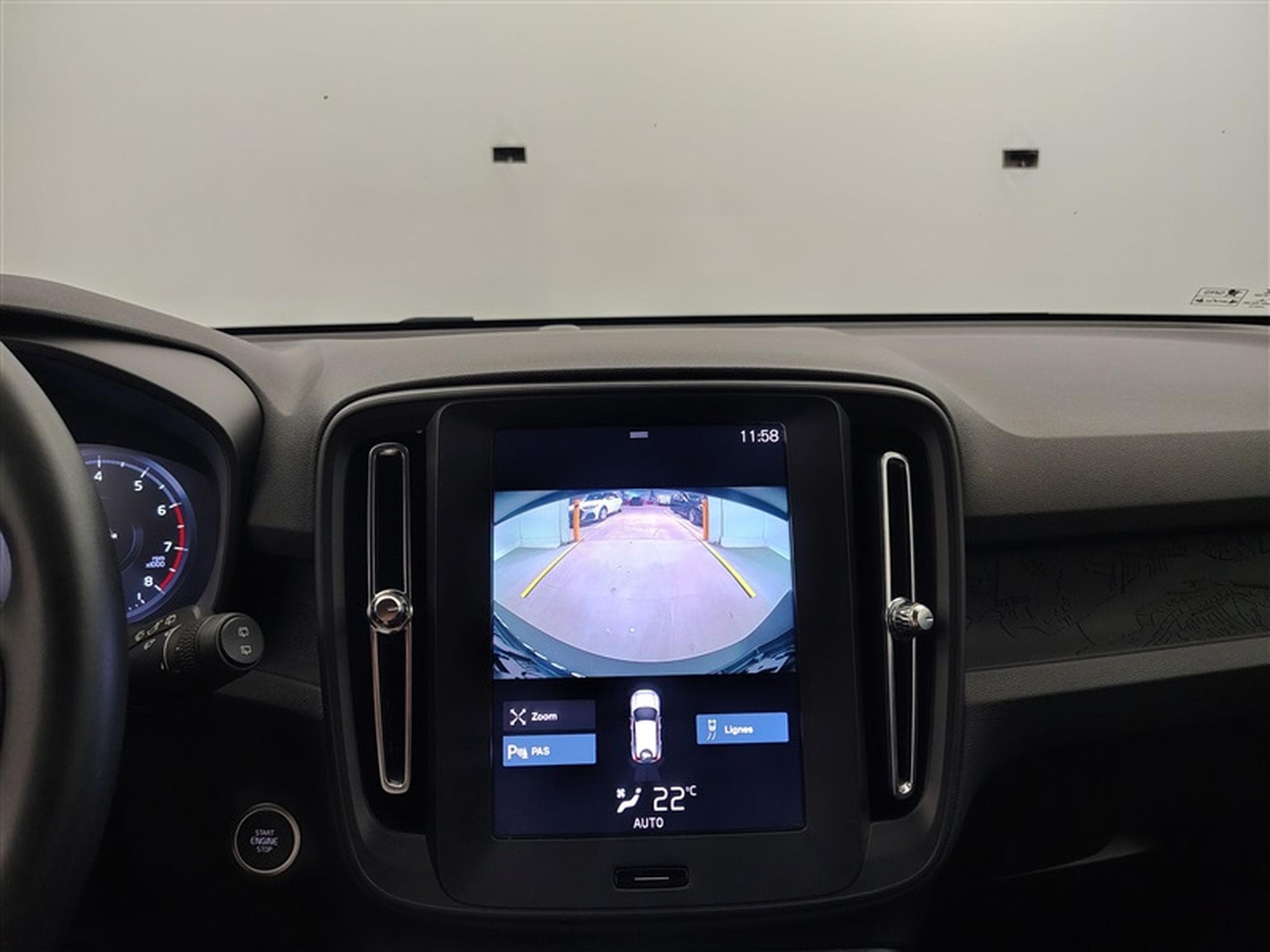 Volvo XC40 1.5 T2 Momentum Core NAVI/FULL LED/JA/PDC (2022) - Photo 18