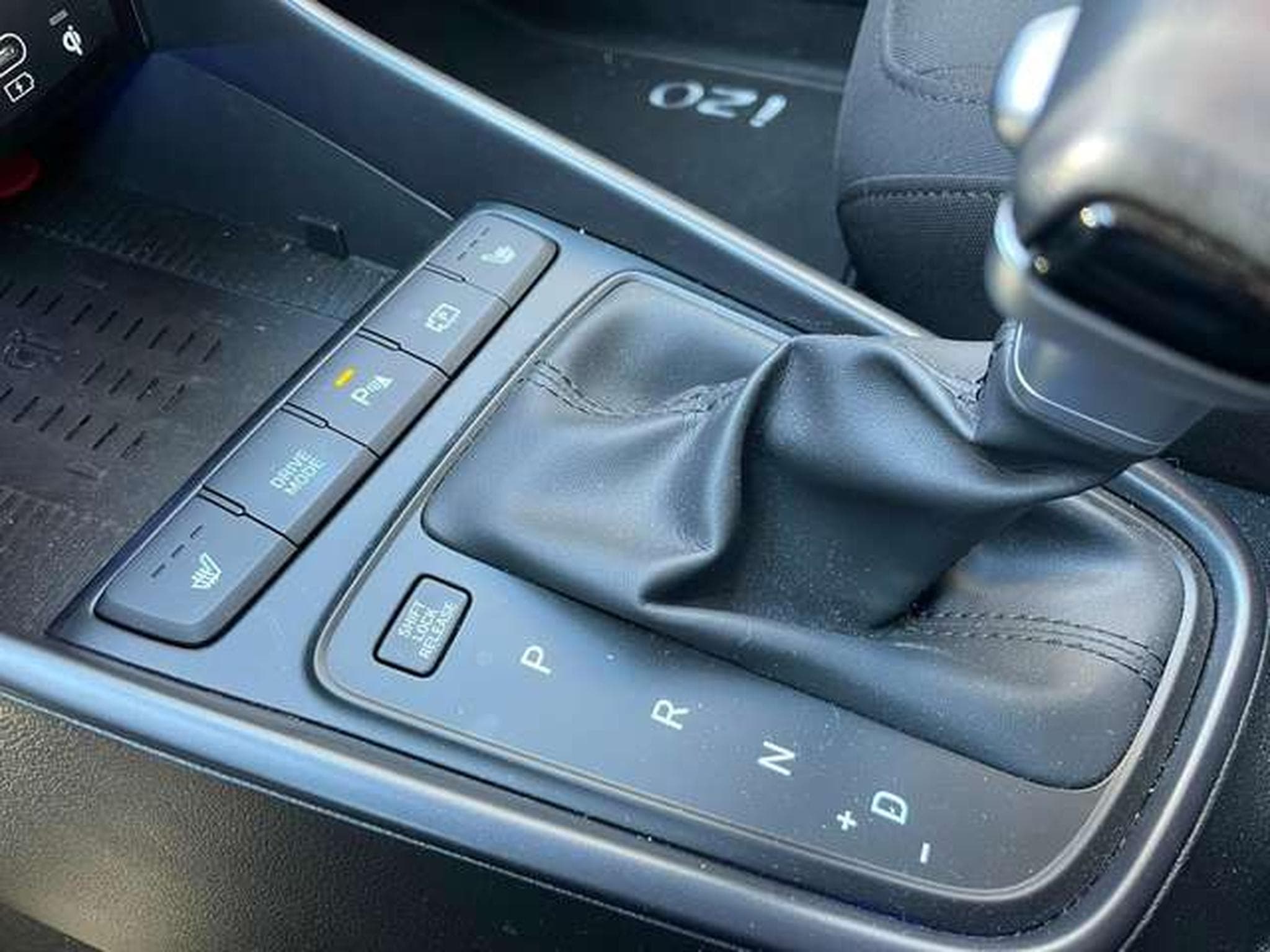 Hyundai i20 i20 1.0 T-GDI 7DCT Sky GARANTIE JUSQU'A 36 MOIS (2024) - Photo 24