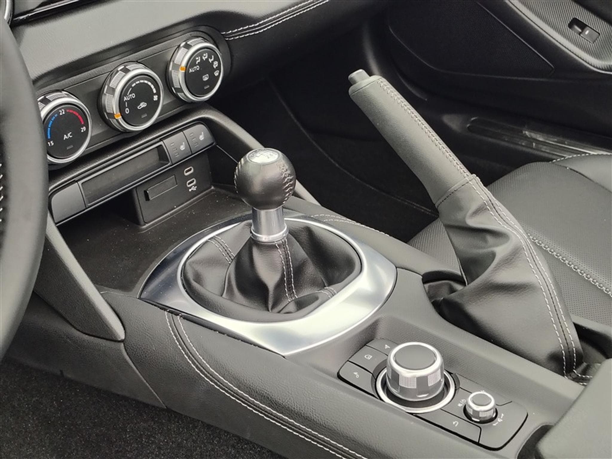 Mazda MX-5 1.5i Skyactiv-G Exclusive Line *NAVI/CUIR/FULL LED/CAM/JA16* (2024) - Photo 12
