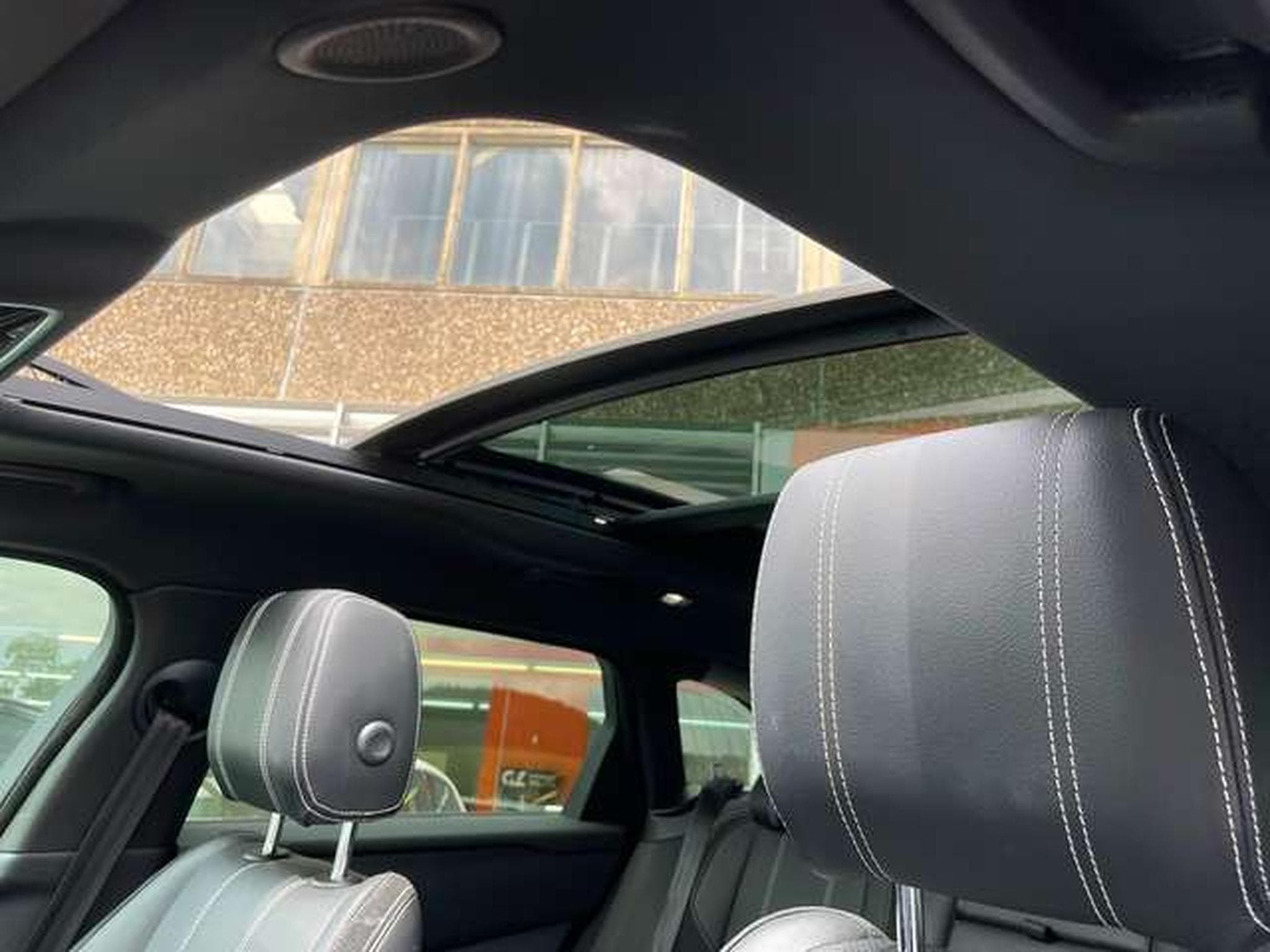 Land-Rover Range Rover Velar 2.0 R-Dynamic 4x4 Auto. (2022) - Photo 28