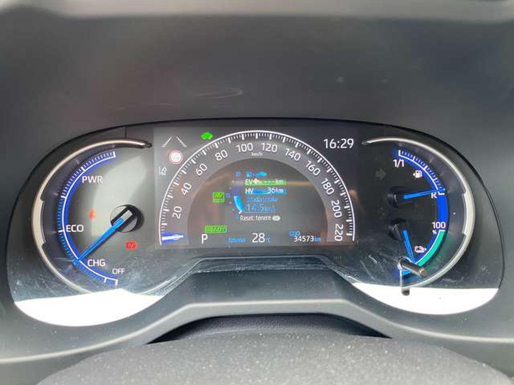 Suzuki Across Across PLUG-IN HYBRID (2022) - Photo 9