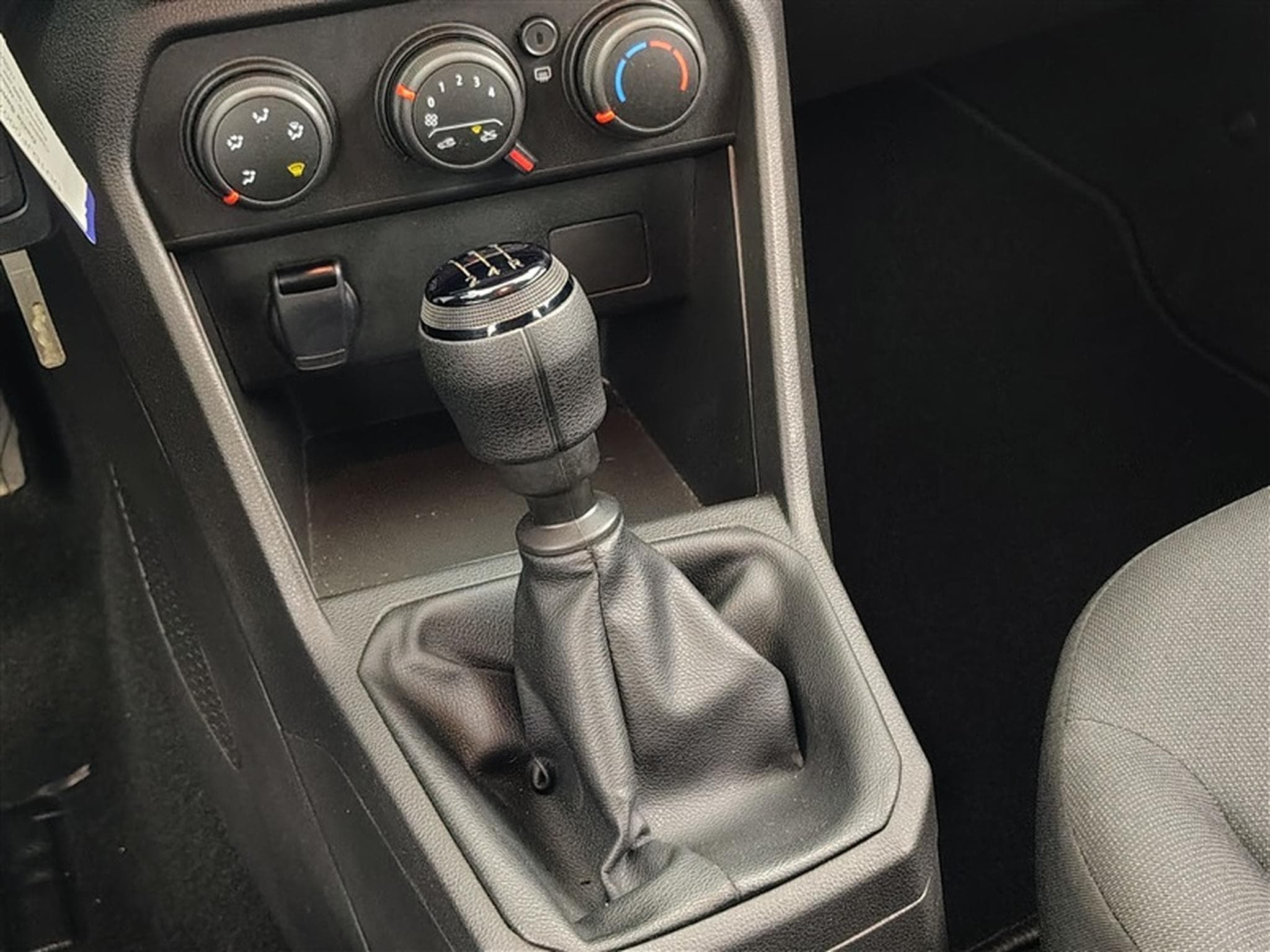 Dacia Sandero 1.0i SCe Essential (2023) - Photo 12