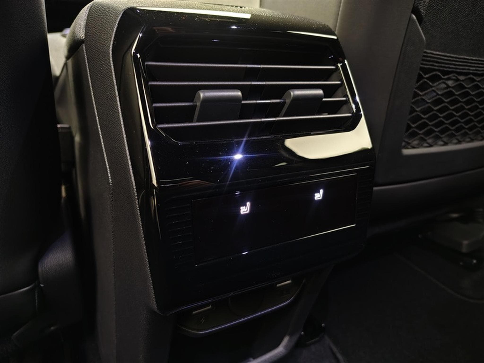 Peugeot 3008 1.2 Hybrid 145Cv e-DCS6 GT NAVI / FULL LED / CAMERA (2025) - Photo 20