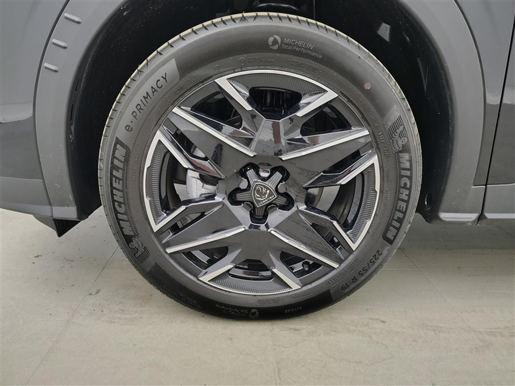 Peugeot 3008 1.2 Hybrid 145Cv e-DCS6 GT NAVI / FULL LED / CAMERA (2025) - Photo 6