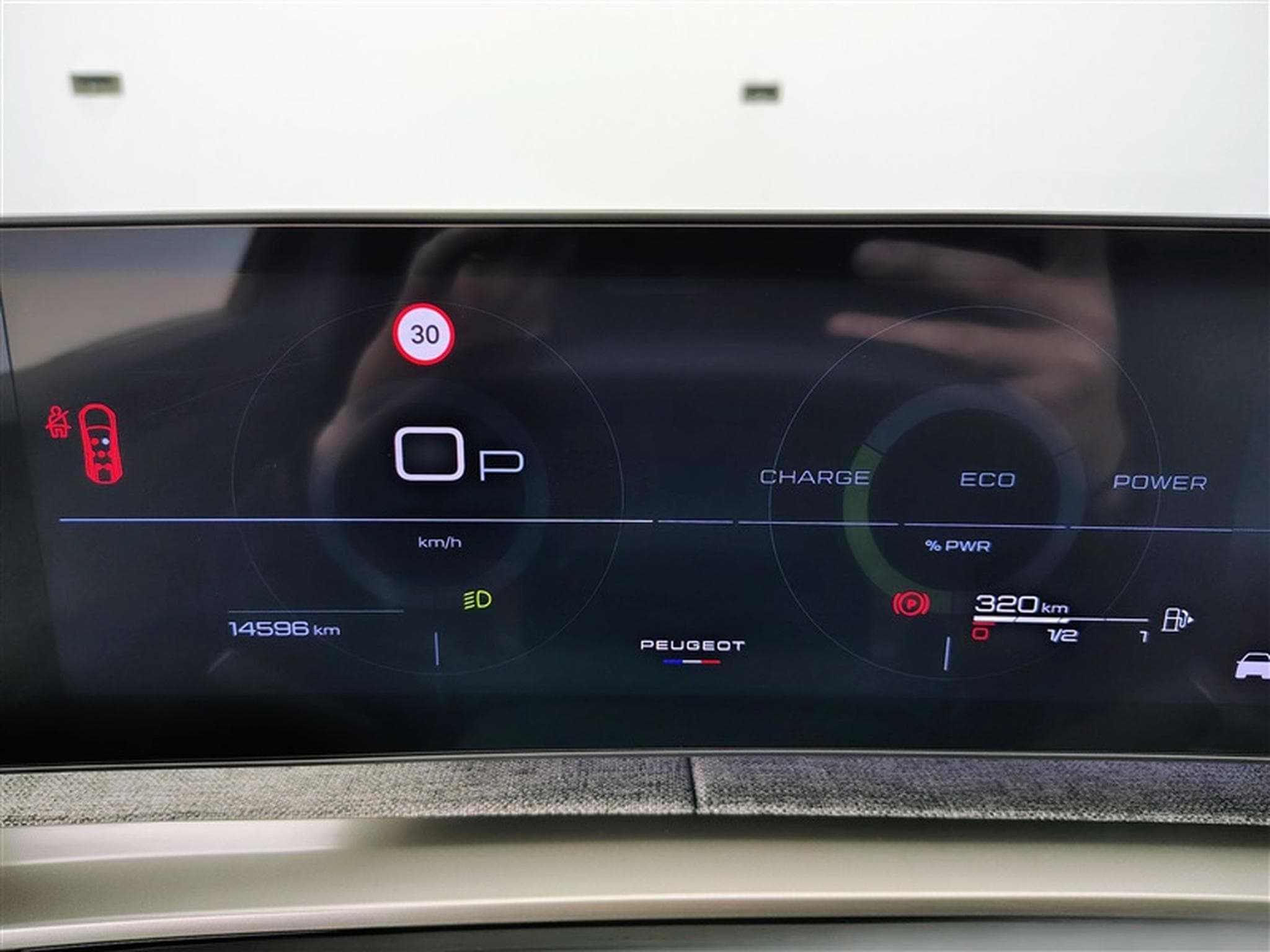 Peugeot 5008 1.2 Hybrid 145Cv e-DCS6 GT 7PL / NAVI / CARPLAY / CAMERA (2025) - Photo 10