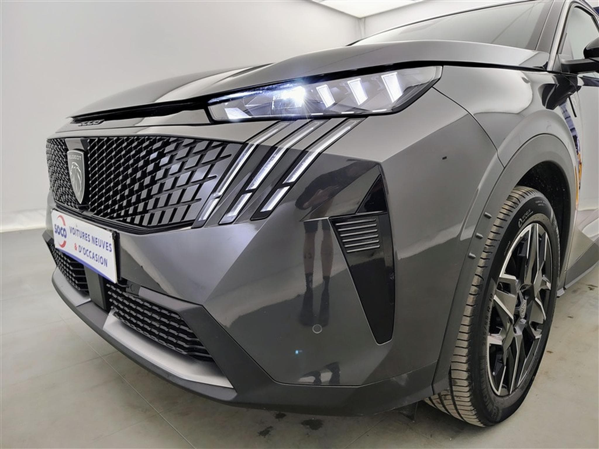Peugeot 5008 1.2 Hybrid 145Cv e-DCS6 GT 7PL / NAVI / CARPLAY / CAMERA (2025) - Photo 15