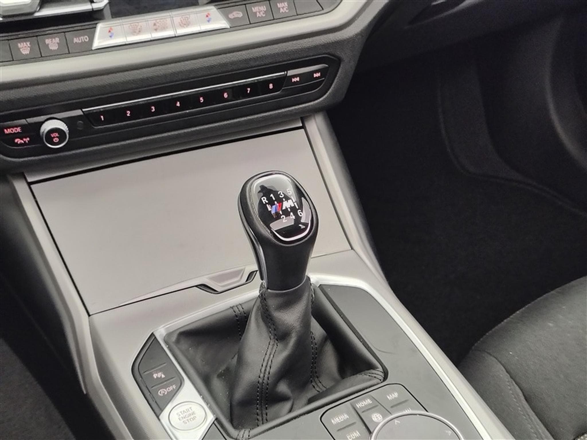 BMW 318 318 d Touring NAVI/TO PANO/FULL LED/JA17/PDC (2020) - Foto 12