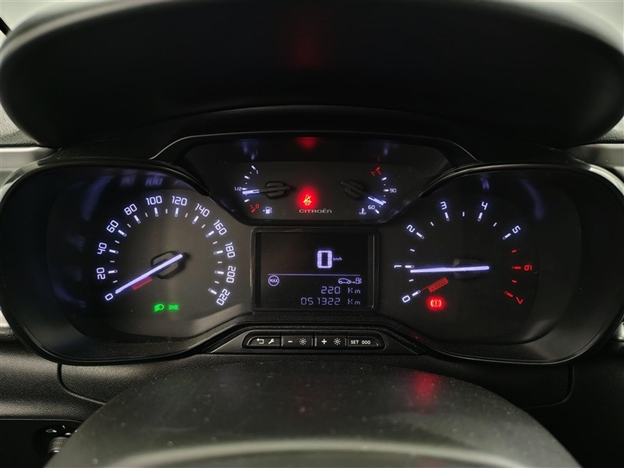 Citroen C3 1.2i PureTech Shine CARPLAY / FULL LED / JA 16" (2023) - Photo 10