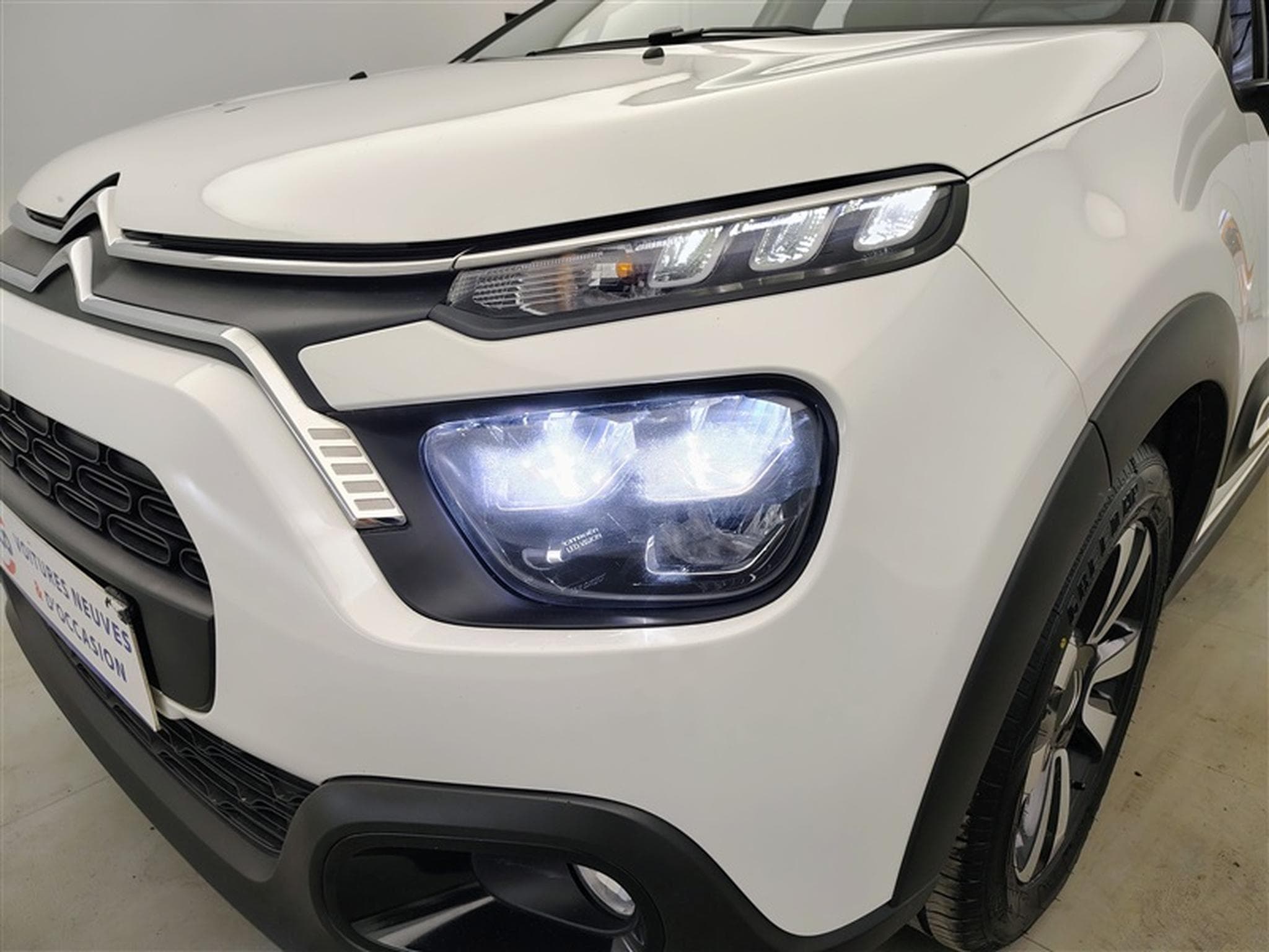 Citroen C3 1.2i PureTech Shine CARPLAY / FULL LED / JA 16" (2023) - Photo 15