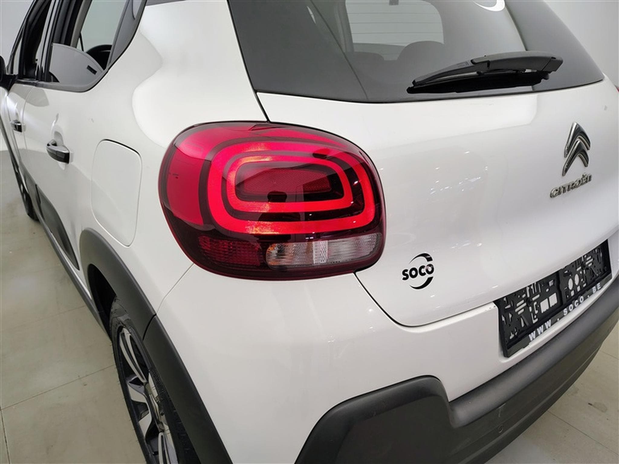 Citroen C3 1.2i PureTech Shine CARPLAY / FULL LED / JA 16" (2023) - Photo 16