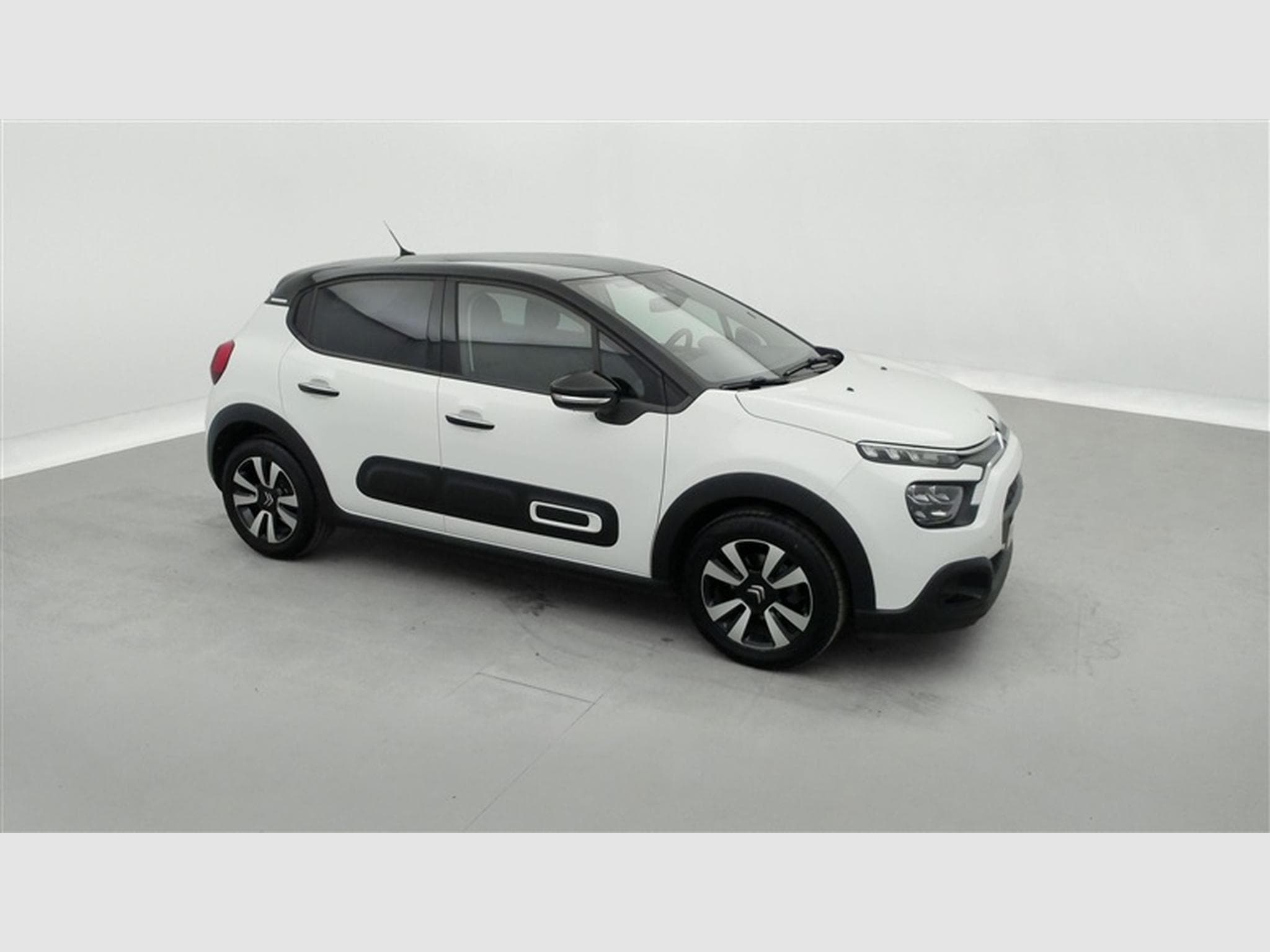 Citroen C3 1.2i PureTech Shine CARPLAY / FULL LED / JA 16" (2023) - Photo 23
