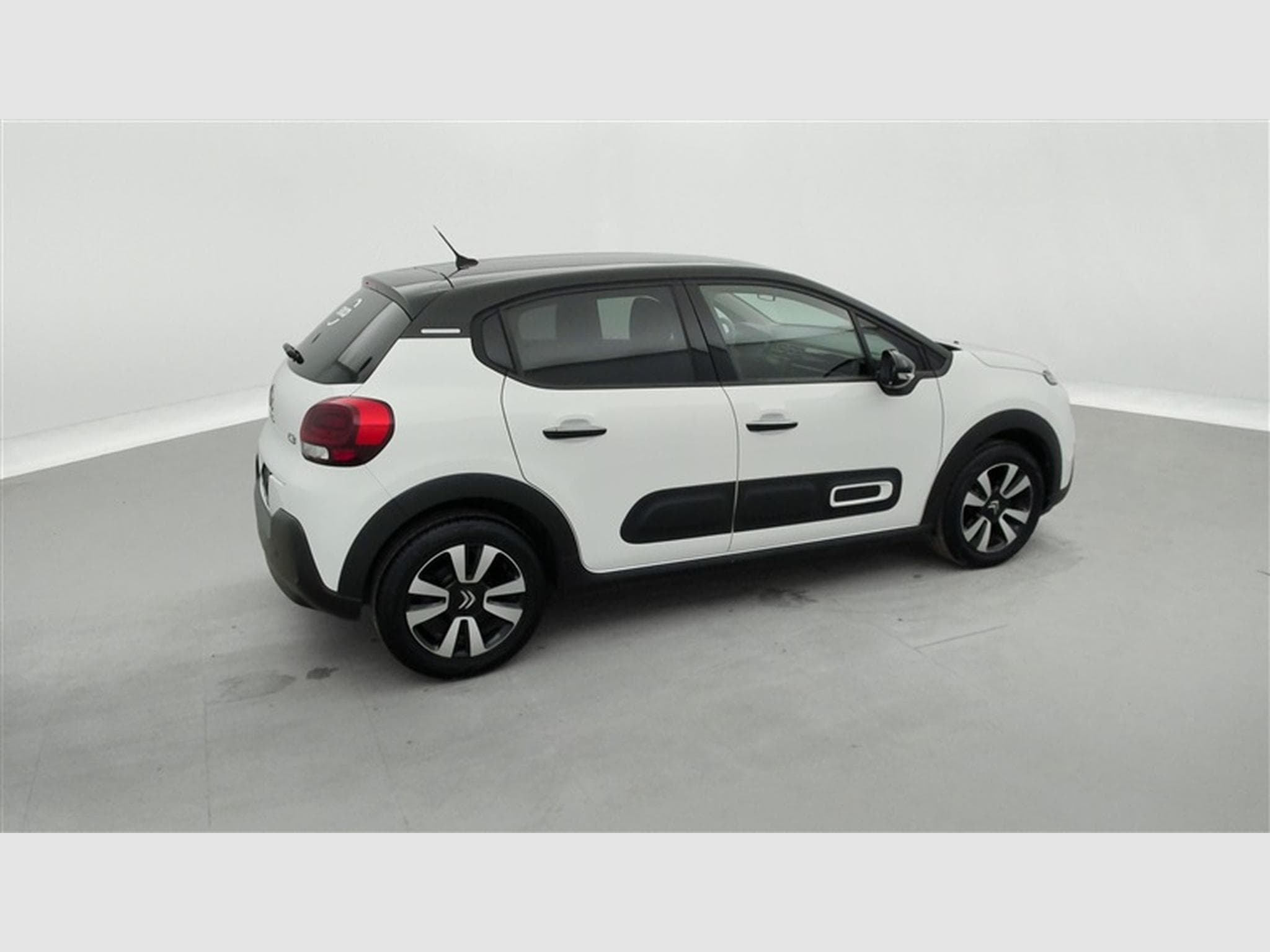 Citroen C3 1.2i PureTech Shine CARPLAY / FULL LED / JA 16" (2023) - Photo 24
