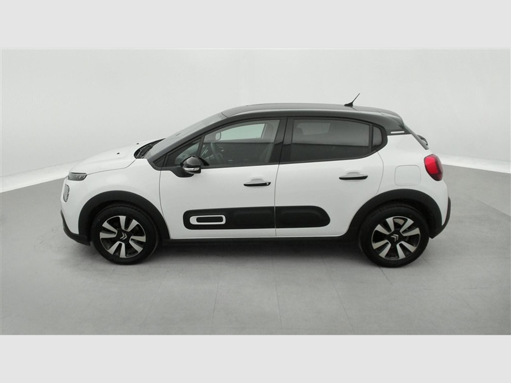 Citroen C3 1.2i PureTech Shine CARPLAY / FULL LED / JA 16" (2023) - Photo 3