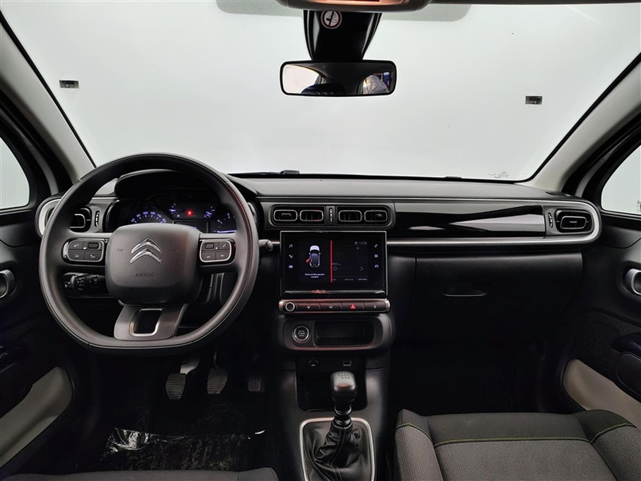 Citroen C3 1.2i PureTech Shine CARPLAY / FULL LED / JA 16" (2023) - Photo 8