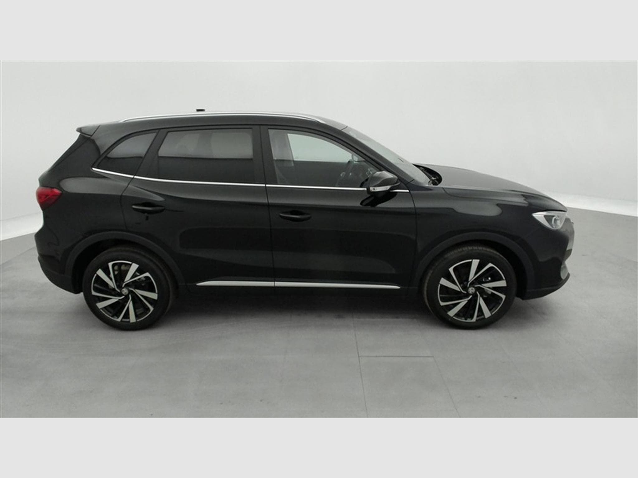 MG ZS 1.5 Hybrid+ Luxury NAVI / CAMERA / CARPLAY / ALU (2026) - Photo 25