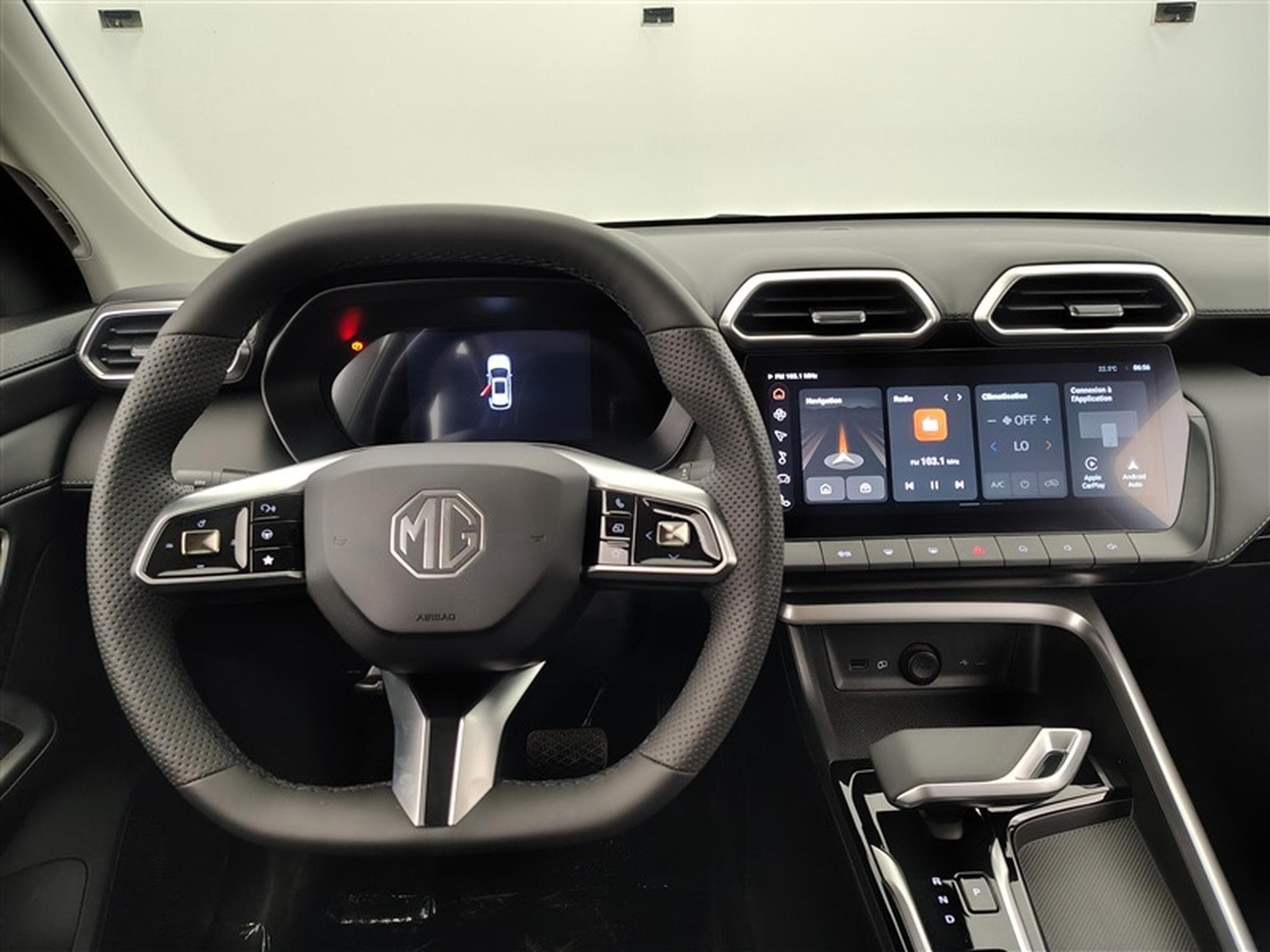 MG ZS 1.5 Hybrid+ Luxury NAVI / CAMERA / CARPLAY / ALU (2026) - Photo 9