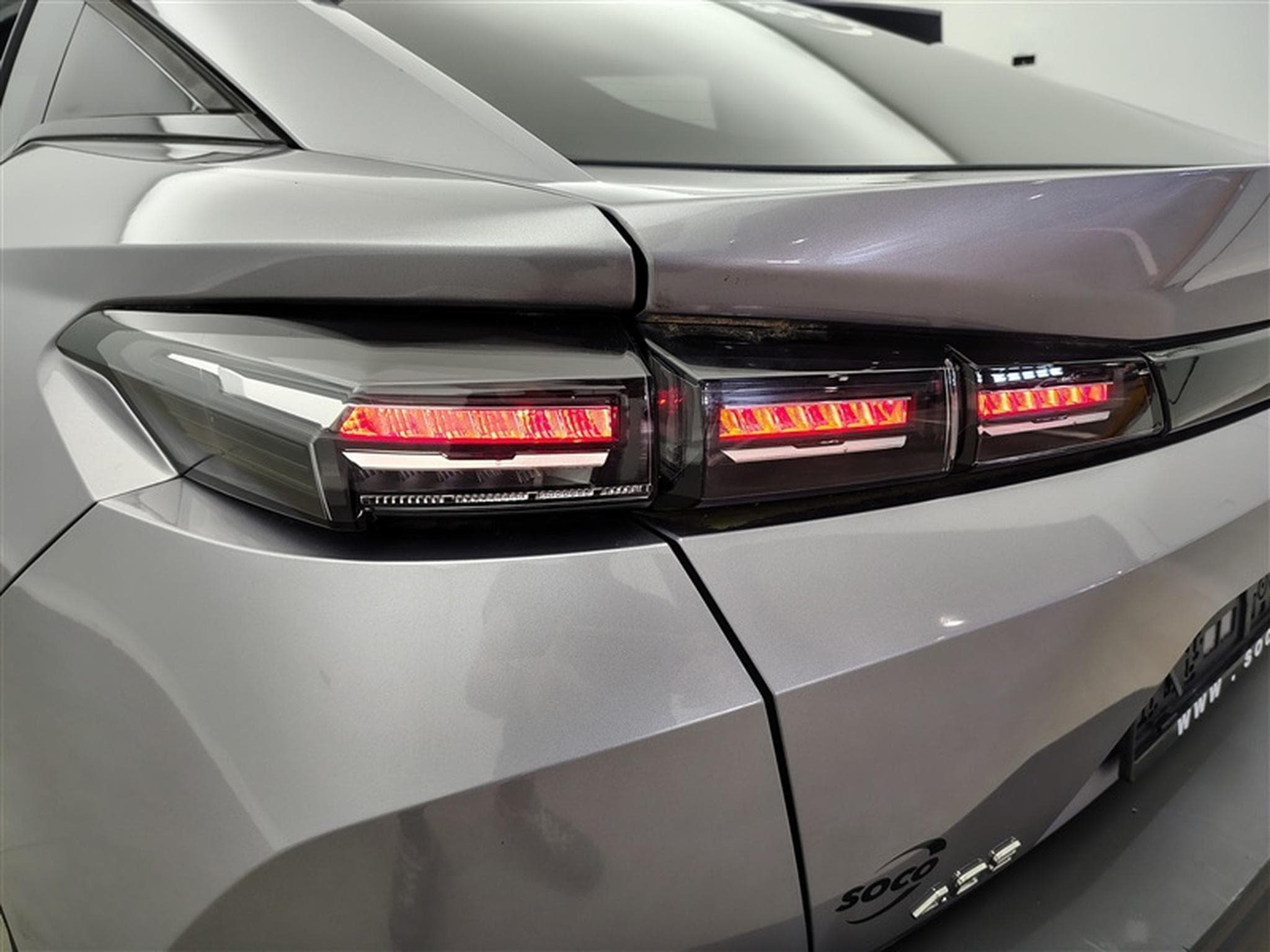 Peugeot 408 1.6 PHEV 150cv EAT8 Allure NAVI / FULL LED / CAMERA 360 (2024) - Photo 16