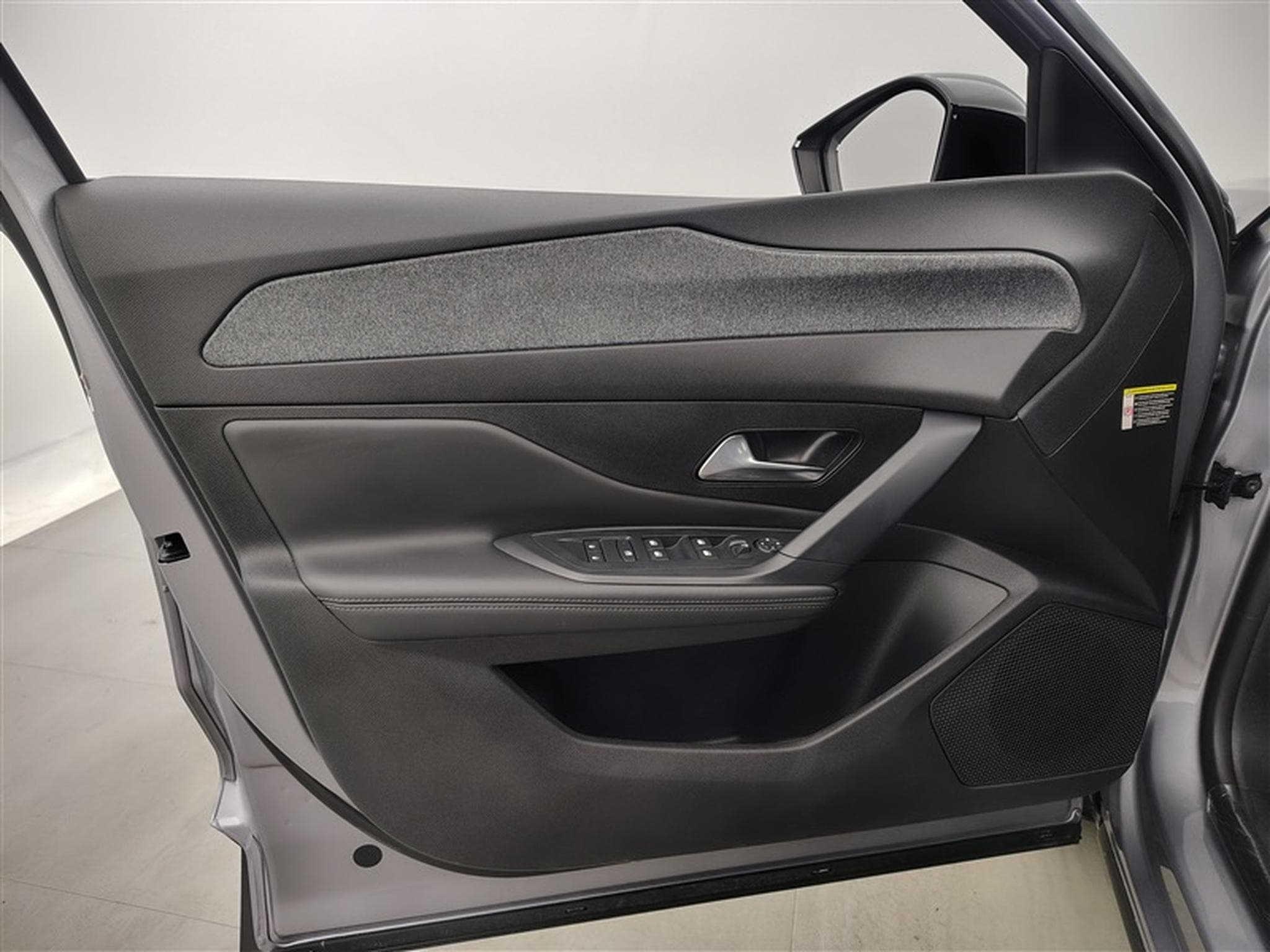 Peugeot 408 1.6 PHEV 150cv EAT8 Allure NAVI / FULL LED / CAMERA 360 (2024) - Photo 17