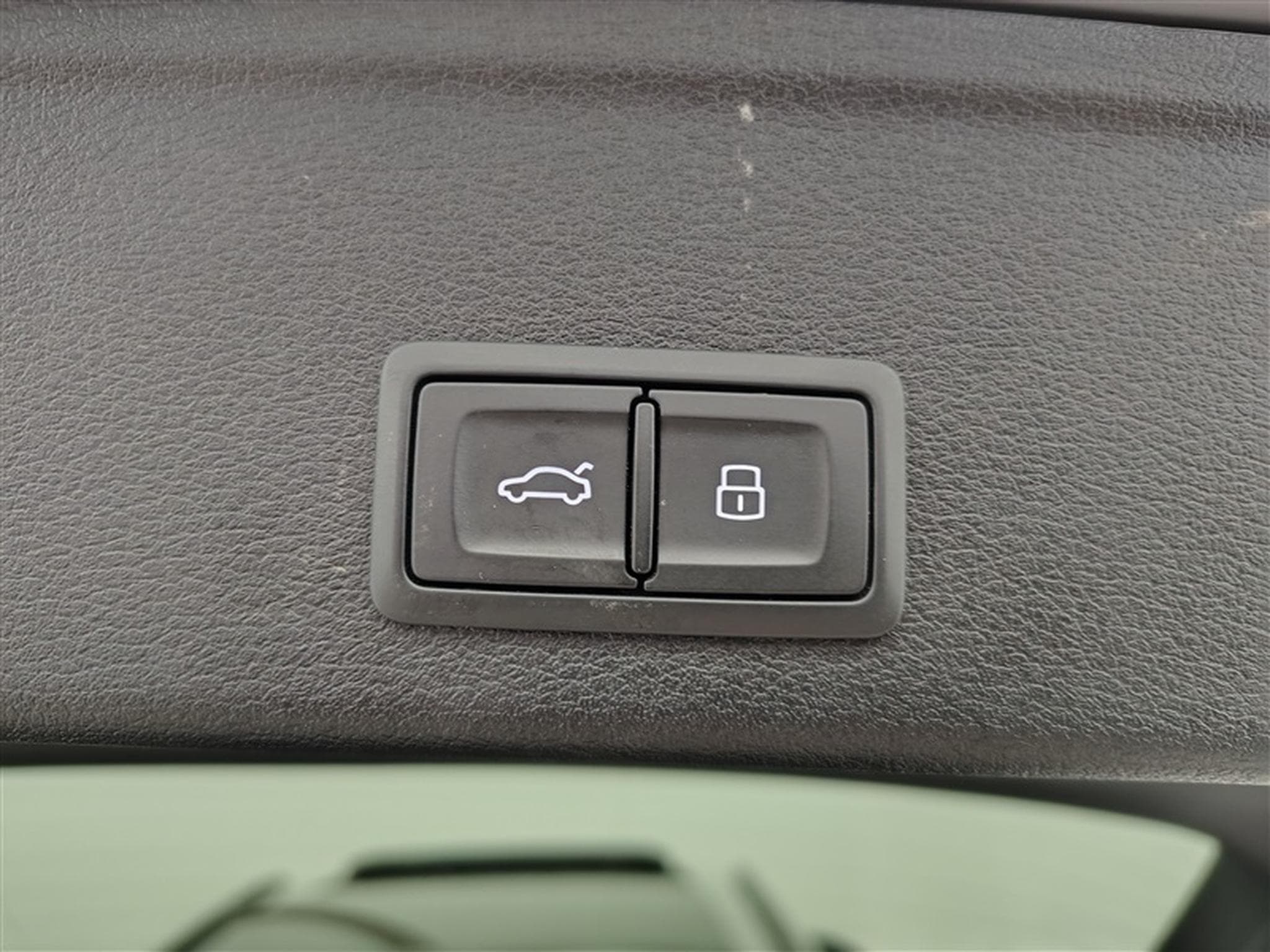 Audi A4 Avant 35 TFSI S-Line Competition  S-tronic *FULL OPTIONS* (2024) - Photo 19