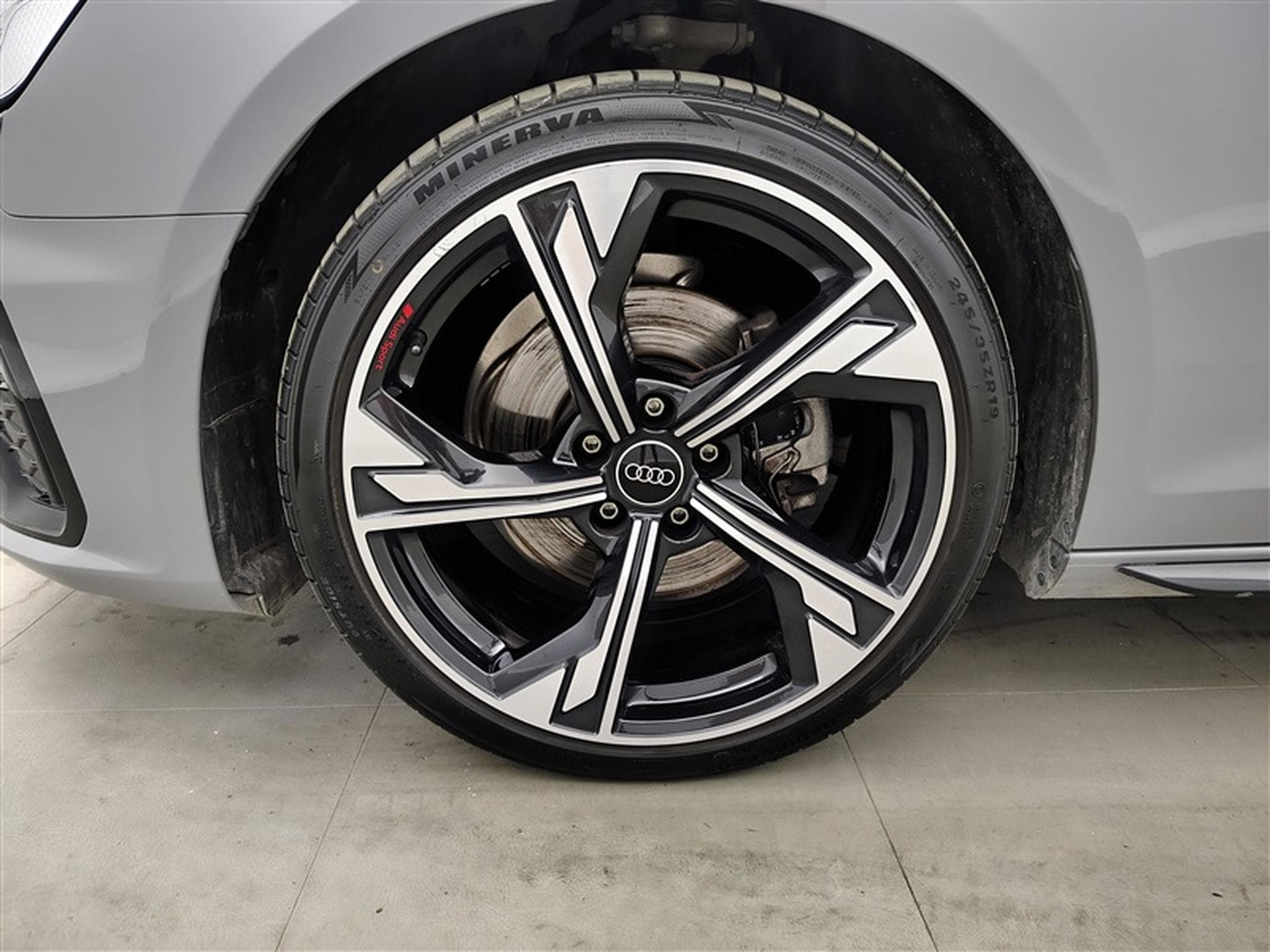 Audi A4 Avant 35 TFSI S-Line Competition  S-tronic *FULL OPTIONS* (2024) - Photo 5