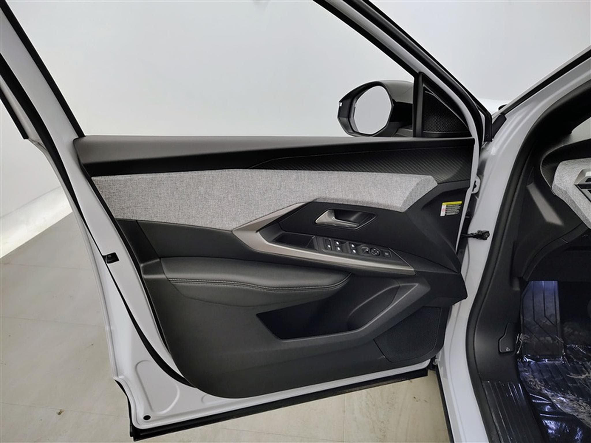 Peugeot 5008 1.2 HYBRID 145cv e-DSC6 Allure 7 Pl Navi / Led / PDC+Caméra (2025) - Photo 17