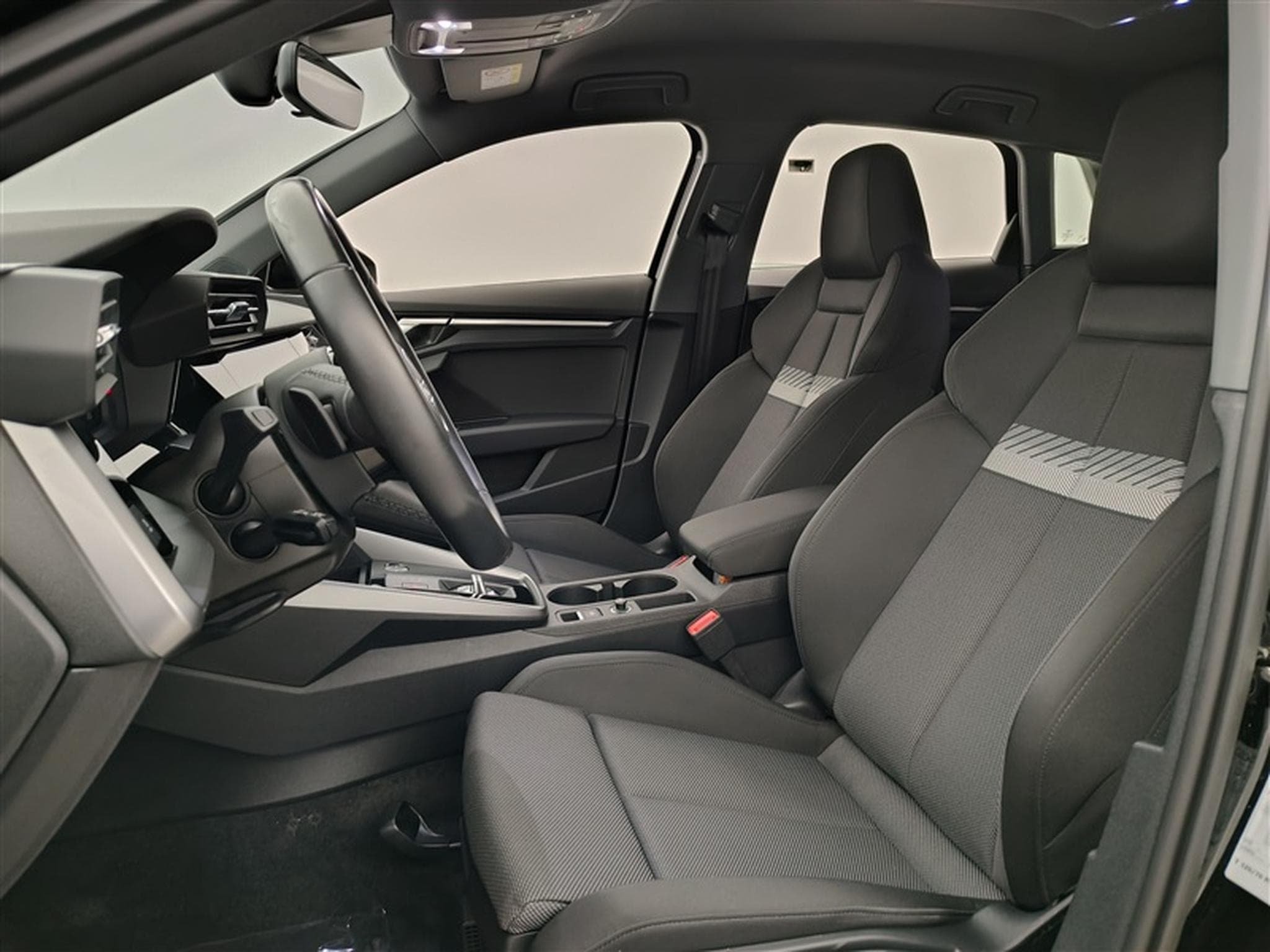 Audi A3 Sportback 30 TFSI Advanced S tronic  Navi / Led / PDC av+ar (2023) - Photo 7